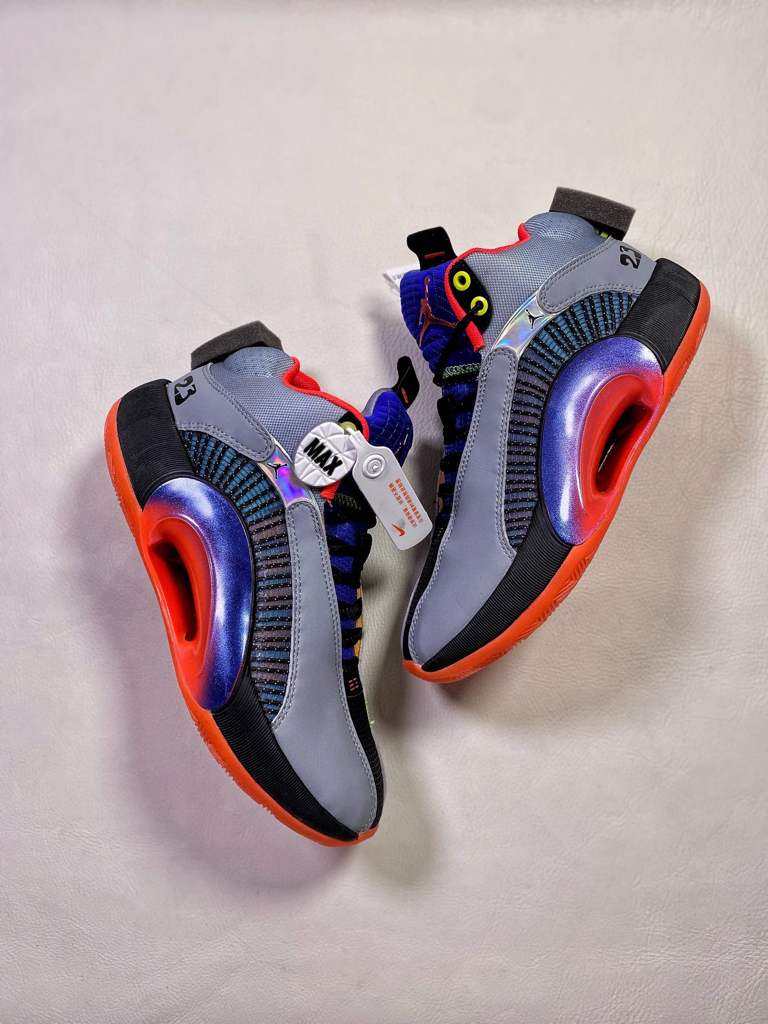 sneakers3a- Center of Gravity" DC1493-001 item : B-X030C0416O