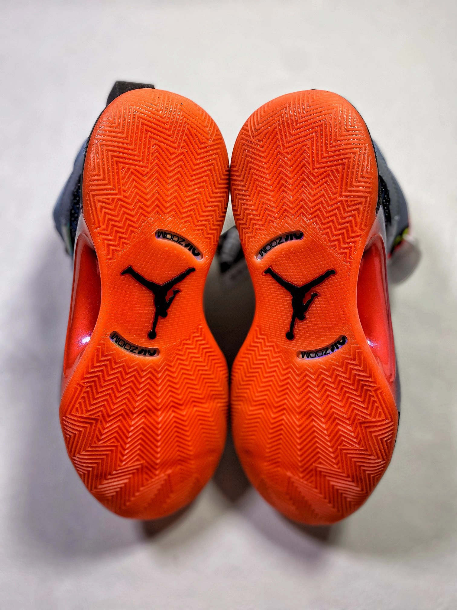 sneakers3a- Center of Gravity" DC1493-001 item : B-X030C0416O