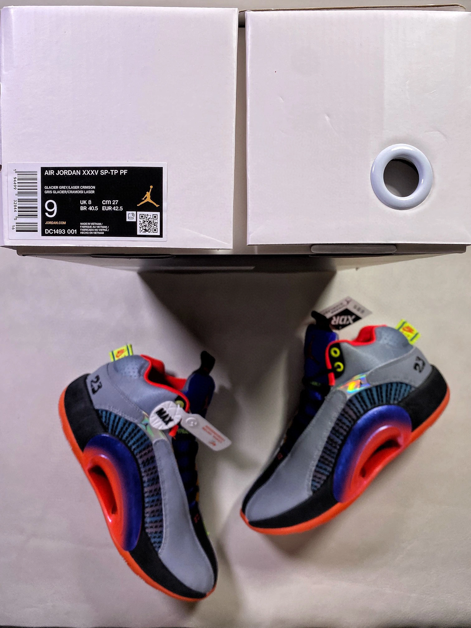 sneakers3a- Center of Gravity" DC1493-001 item : B-X030C0416O