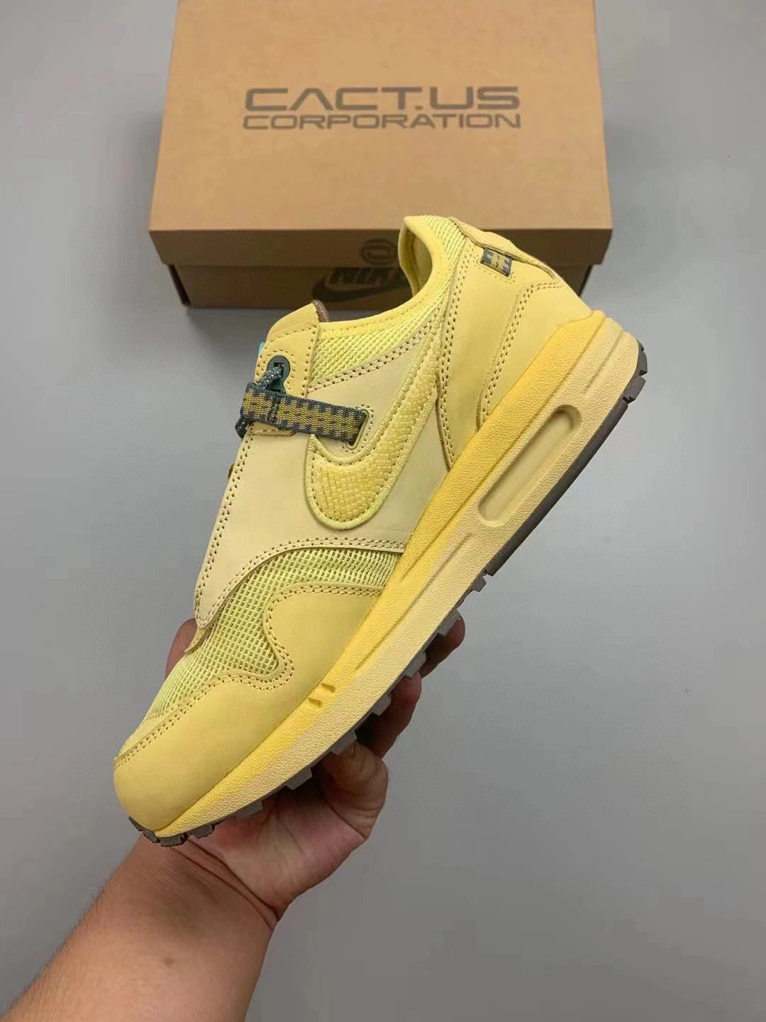 sneakers3a- DO9392-700 DO9392-700 item : B-X032C0413O