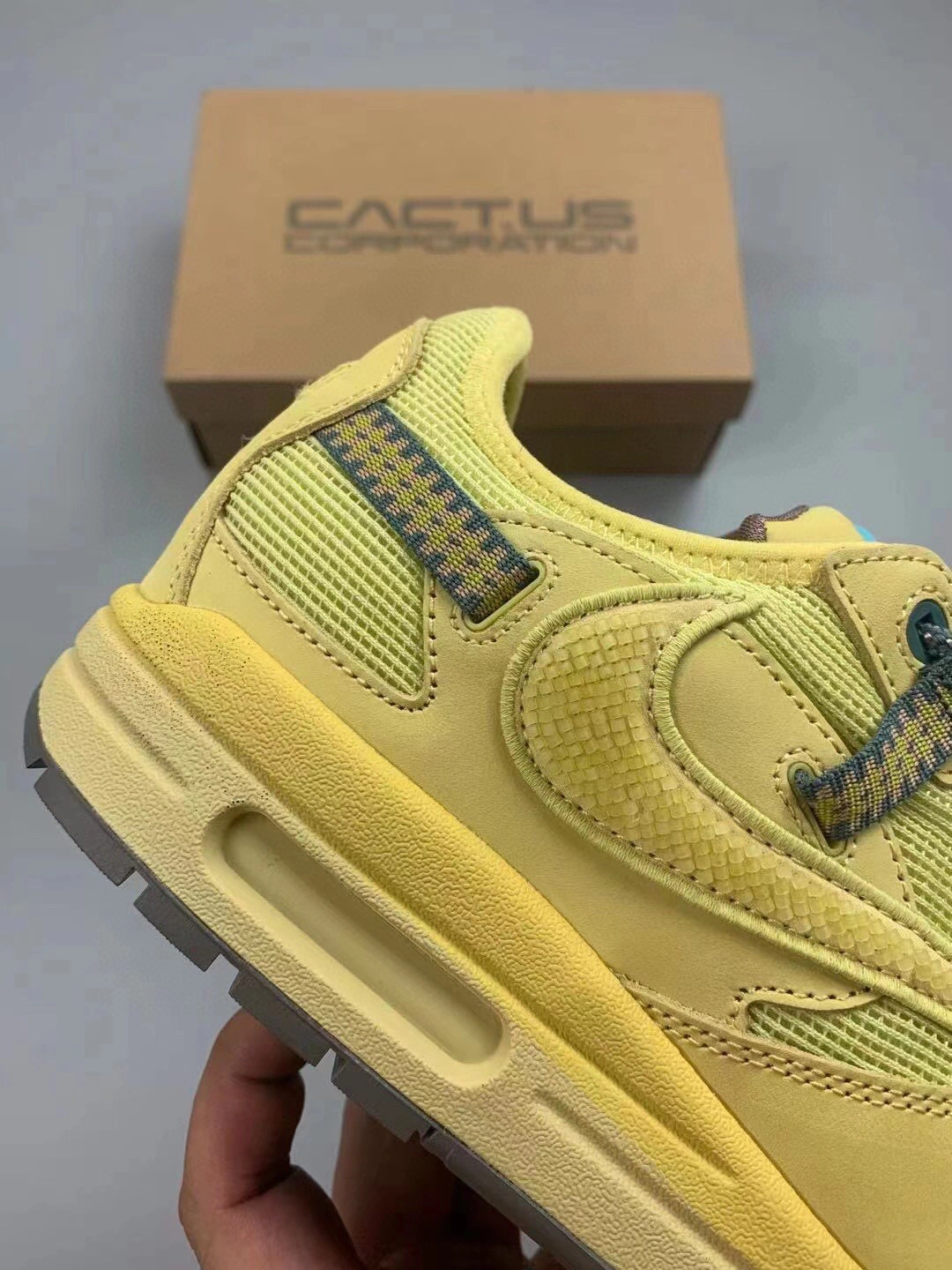 sneakers3a- DO9392-700 DO9392-700 item : B-X032C0413O