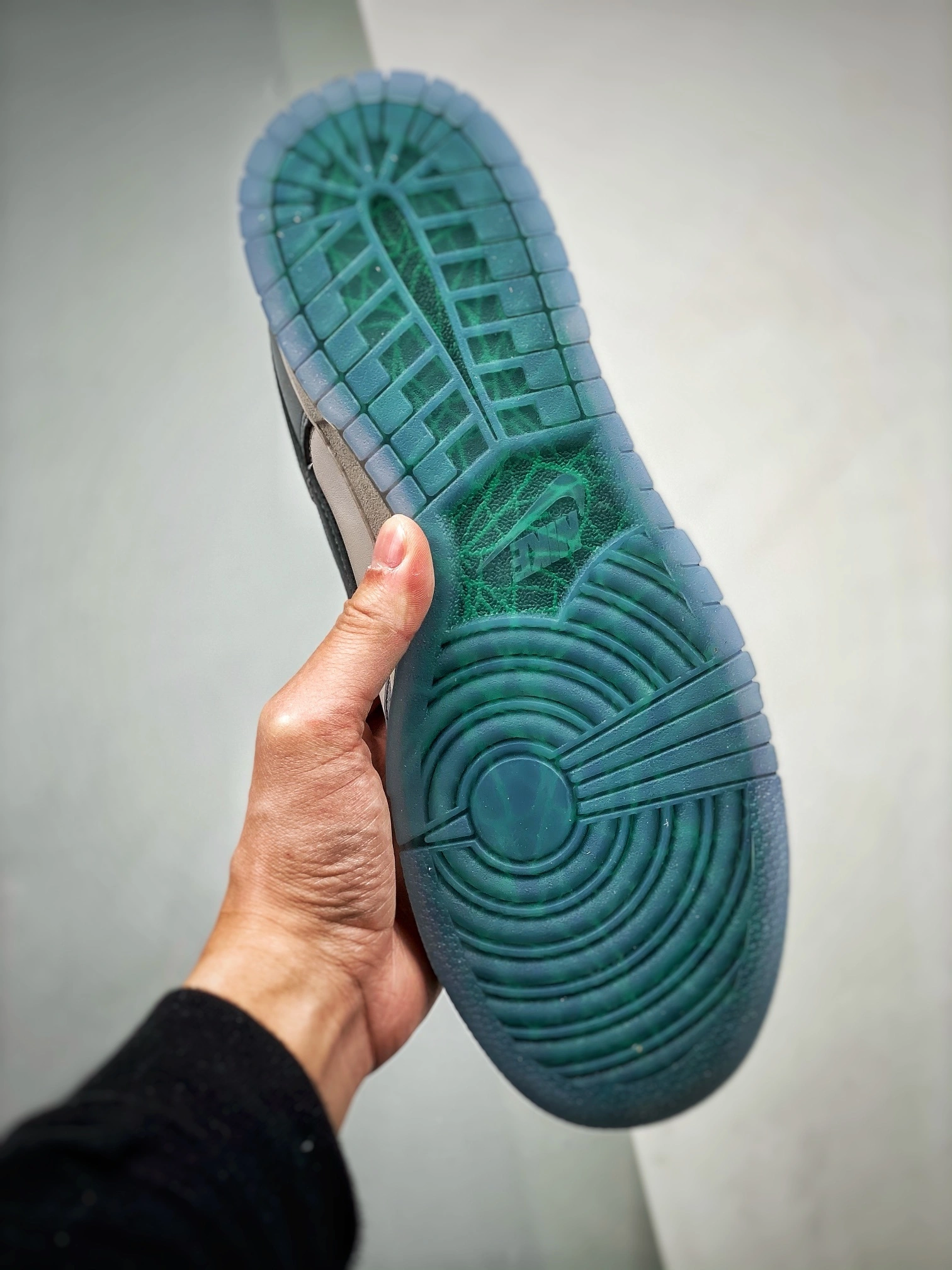 sneakers3a--DR6187-001 item:C-X401D04115