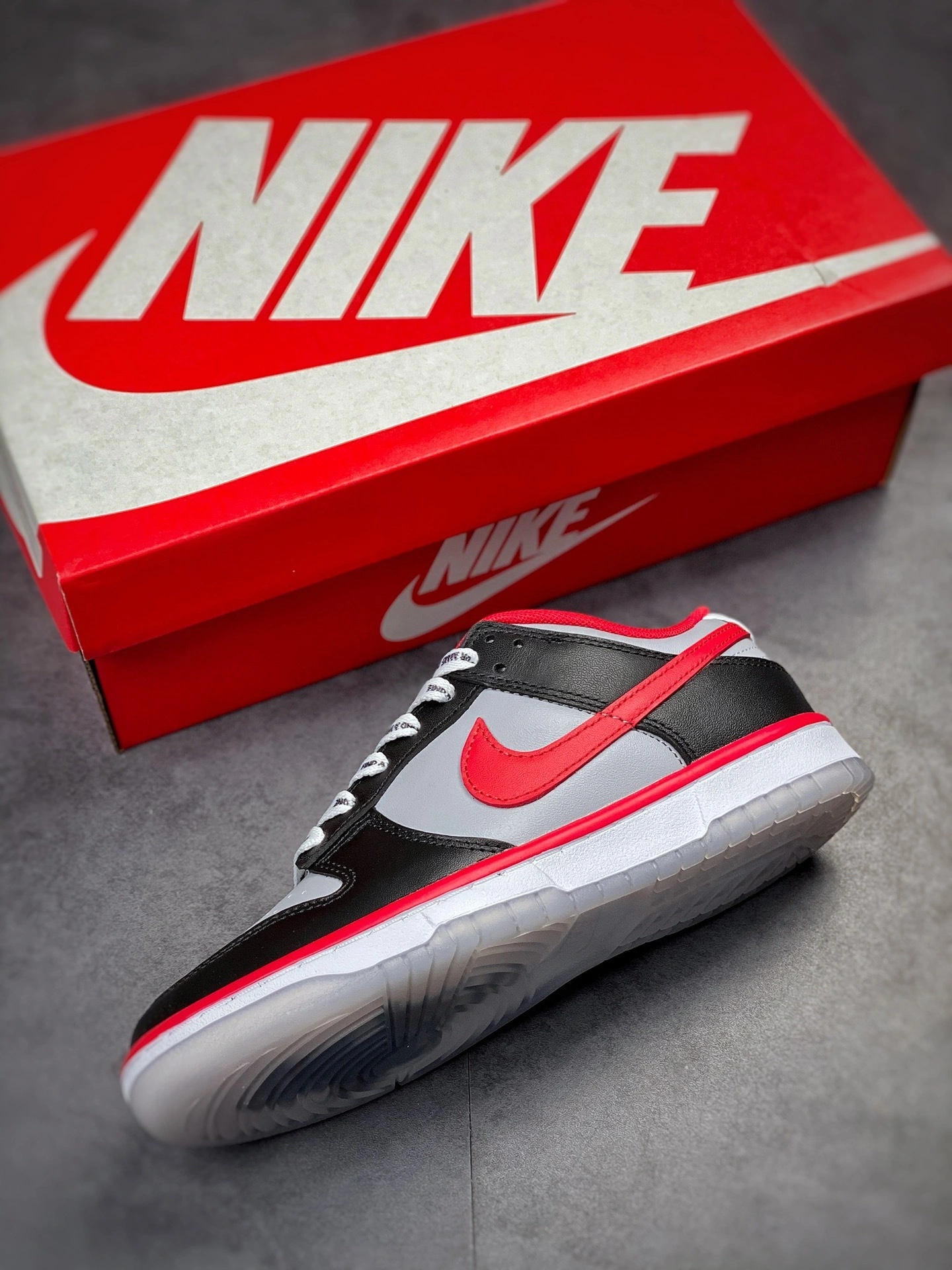 sneakers3a--DR6189 001 item:C-X000D1518