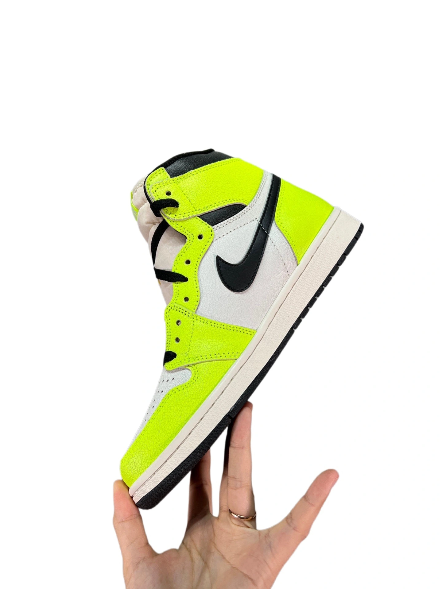 sneakers3a— 555088-702 item:C-X000C1326