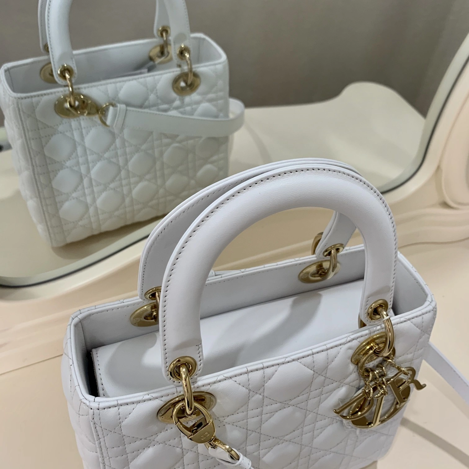 Custombag-- high quality version Pure white sheepskin gold buttons item：C-B803D0750