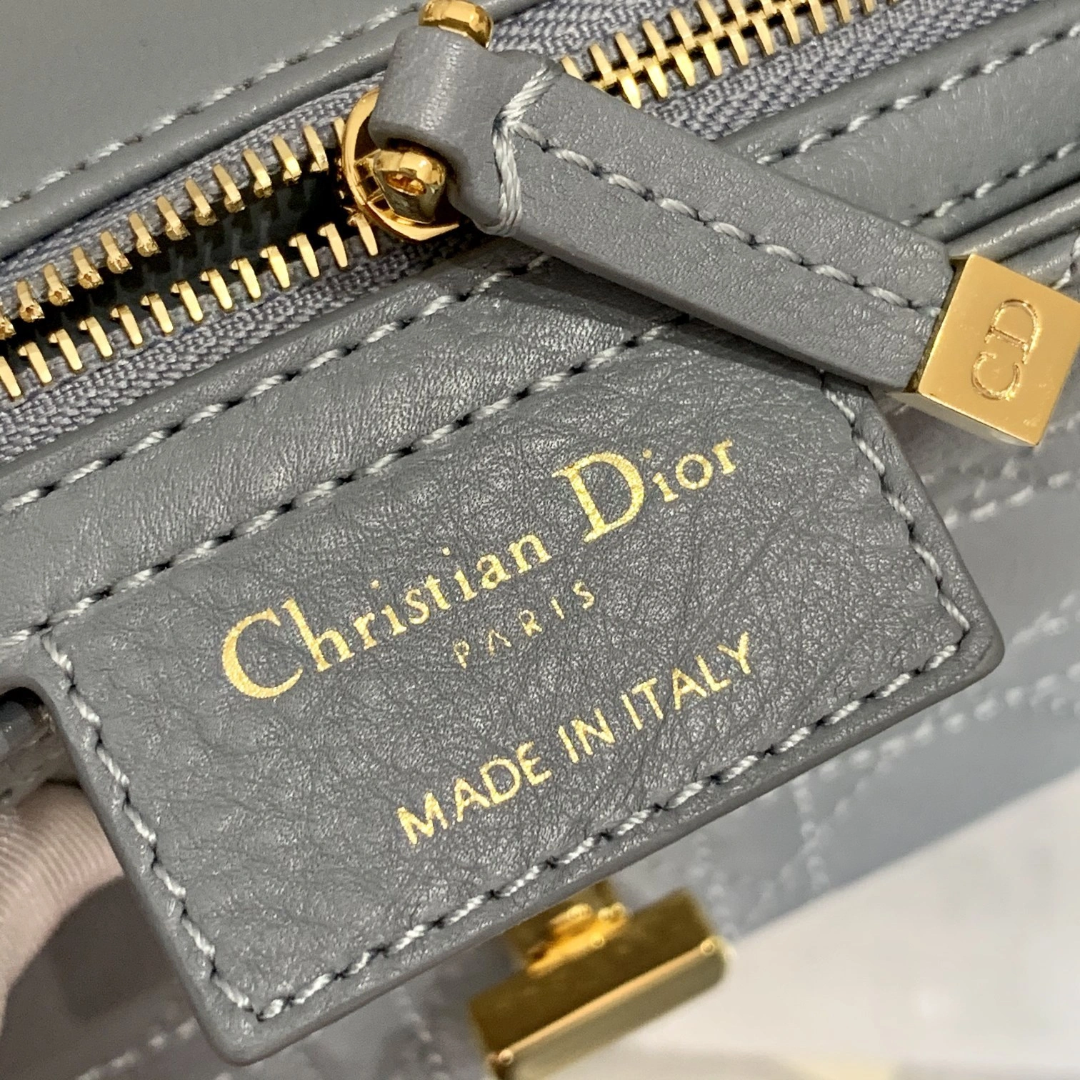 Custombag-- M9241UWHC-M81B M9242UWHC-M81B caro high quality version item：C-B803D0709