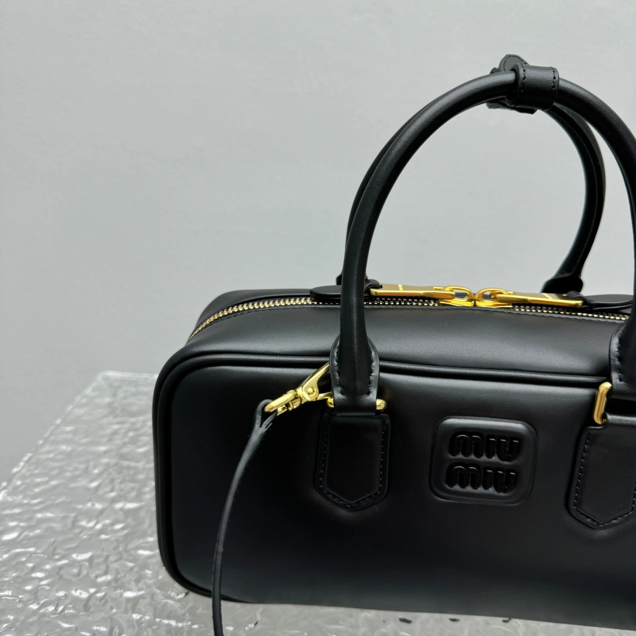 MOMO- 7iu7iu 5BB148-2F8K-F0002-V-OOO SS23 Softy Padded high quality version item:E-B664G2007