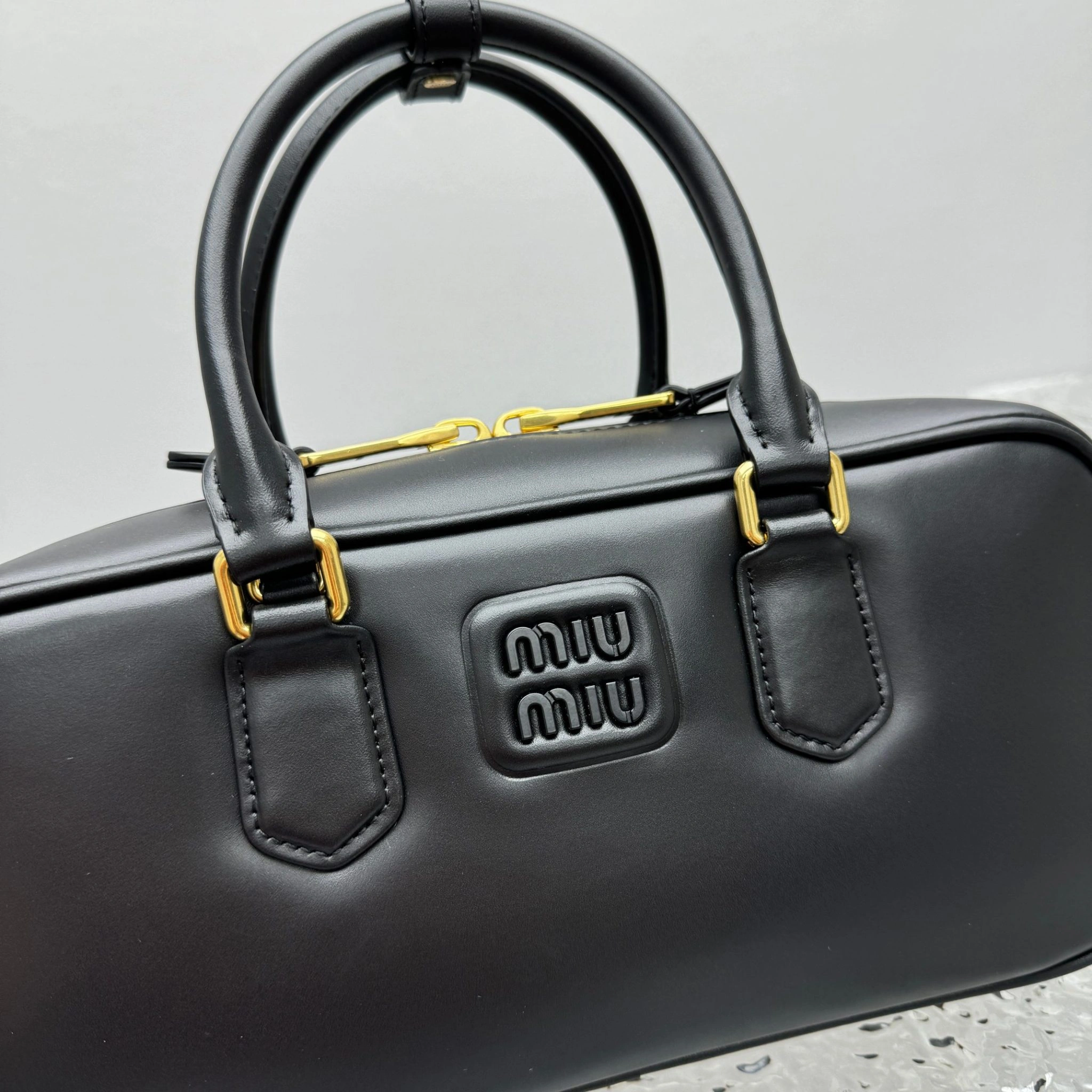 MOMO- 7iu7iu 5BB148-2F8K-F0002-V-OOO SS23 Softy Padded high quality version item:E-B664G2007