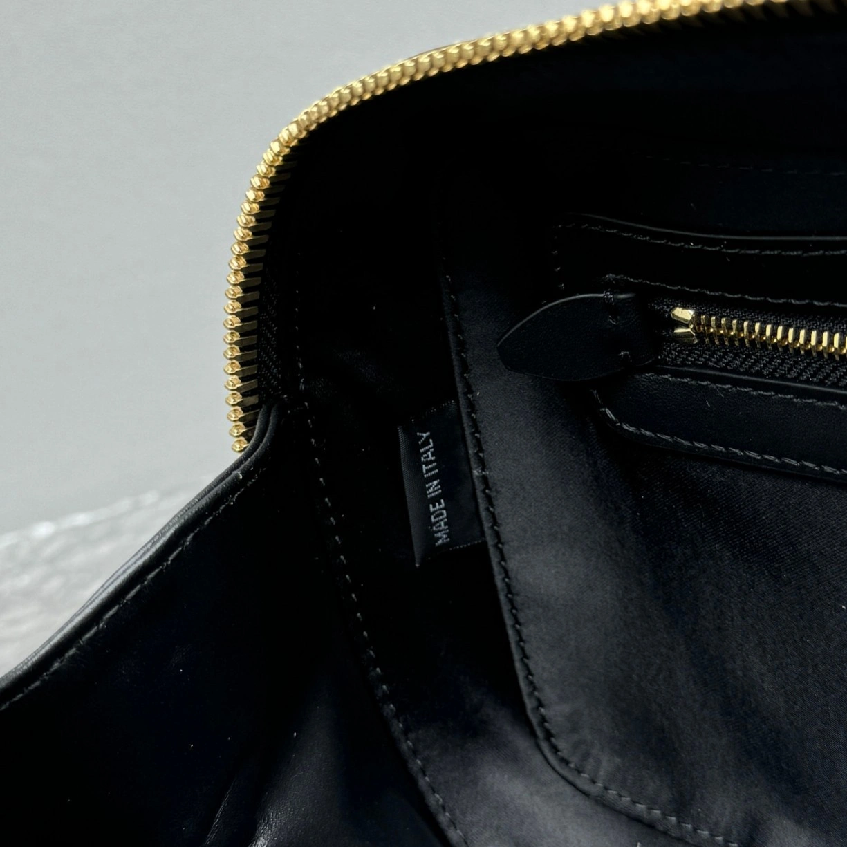 MOMO- 7iu7iu 5BB148-2F8K-F0002-V-OOO SS23 Softy Padded high quality version item:E-B664G2007