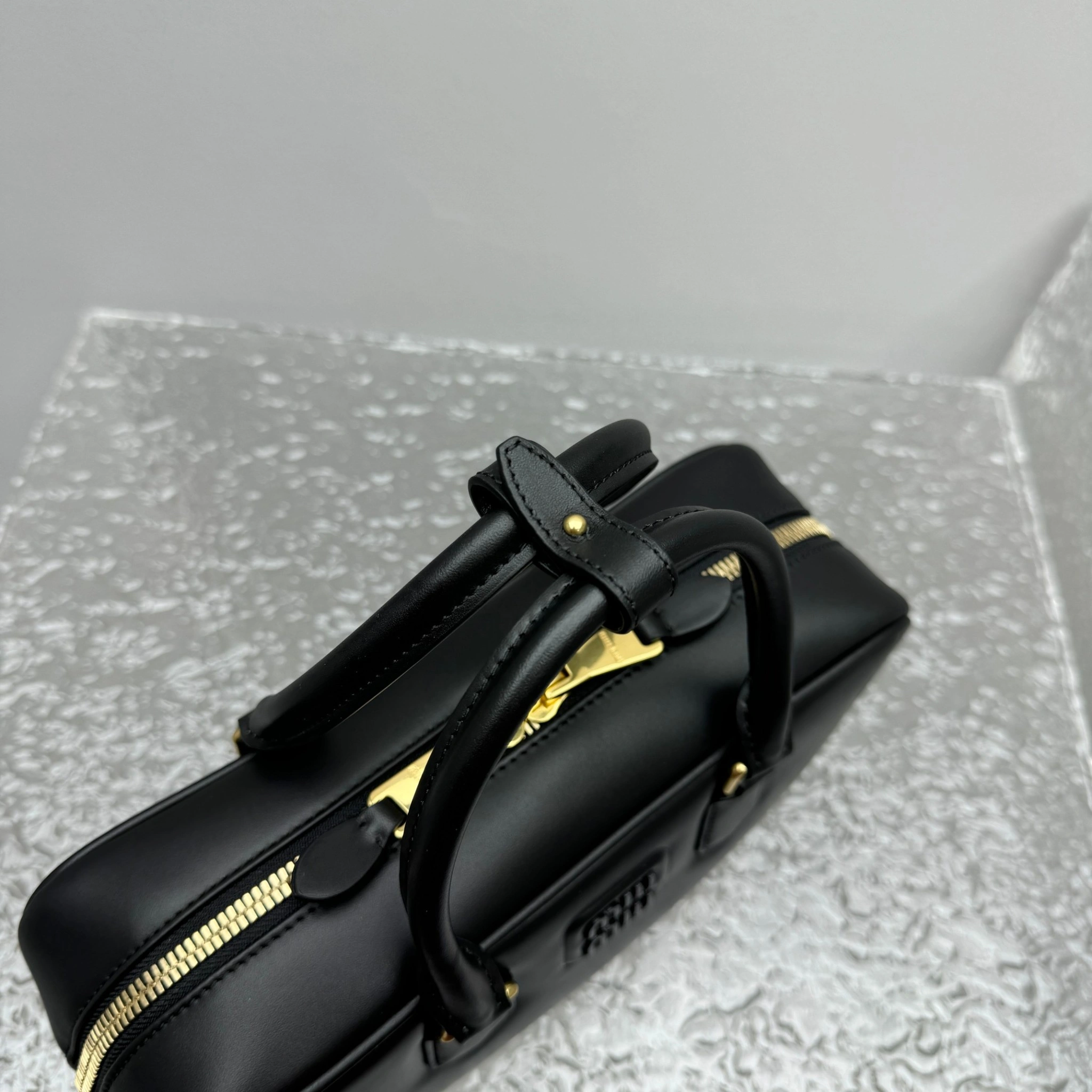 MOMO- 7iu7iu 5BB148-2F8K-F0002-V-OOO SS23 Softy Padded high quality version item:E-B664G2007