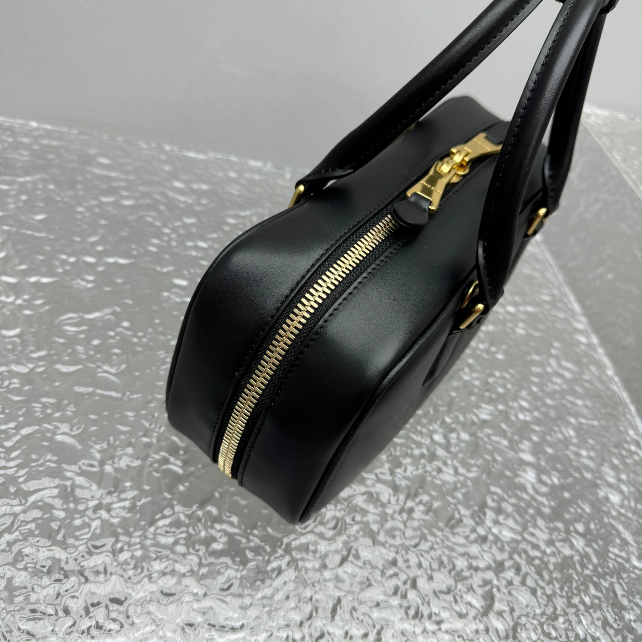 MOMO- 7iu7iu 5BB148-2F8K-F0002-V-OOO SS23 Softy Padded high quality version item:E-B664G2007