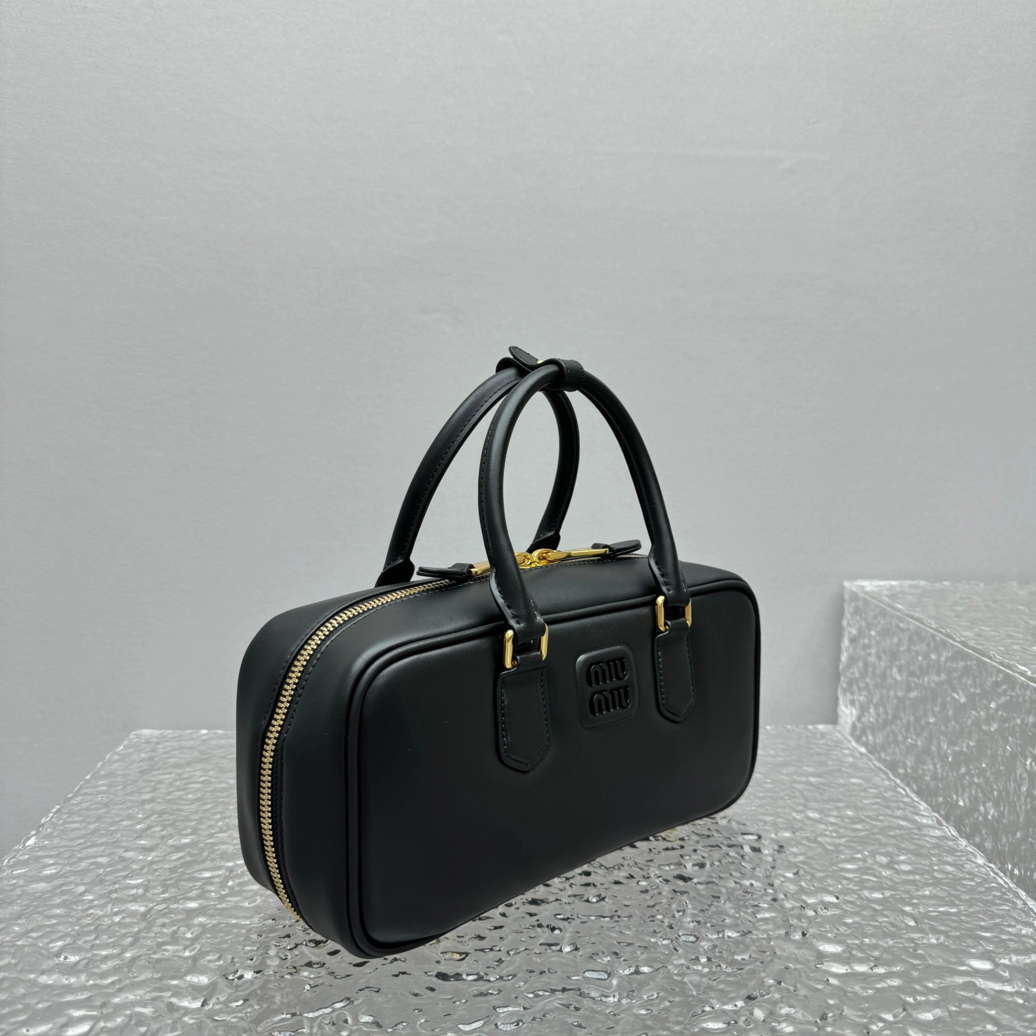 MOMO- 7iu7iu 5BB148-2F8K-F0002-V-OOO SS23 Softy Padded high quality version item:E-B664G2007