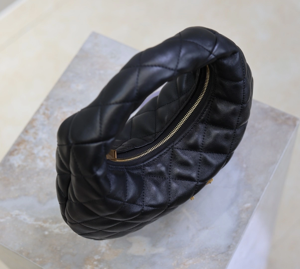 MOMO-- Yv5s 851689-AAANG-1000 high quality version ICARE baby sheepskin item:E-B000I1199T