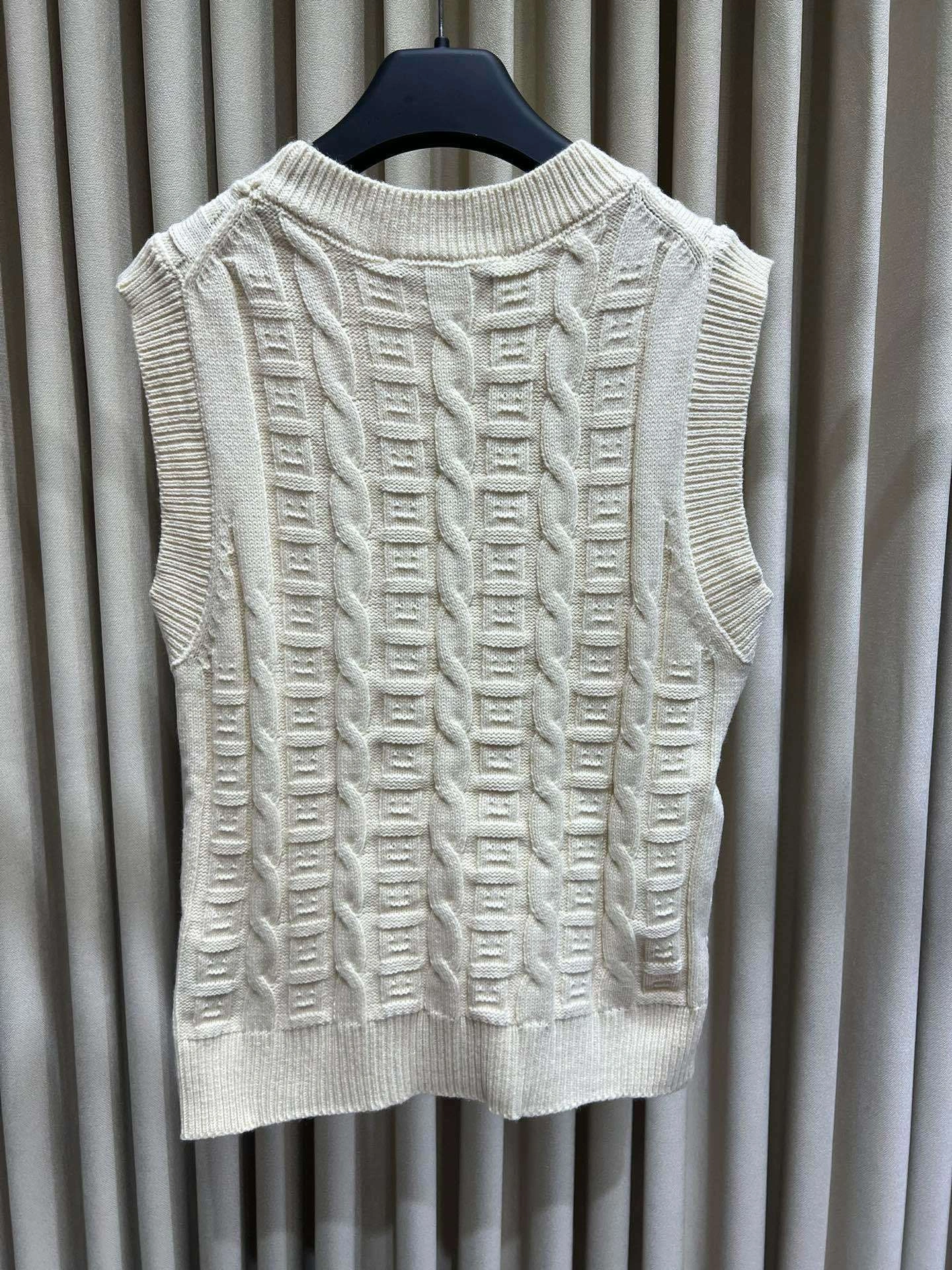 victoria- 1395 2Colour item:D-F140G2445-2