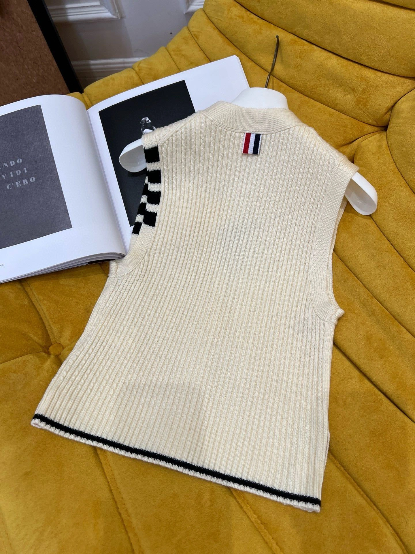 &victoria- 2row95 item:D-F240G0955