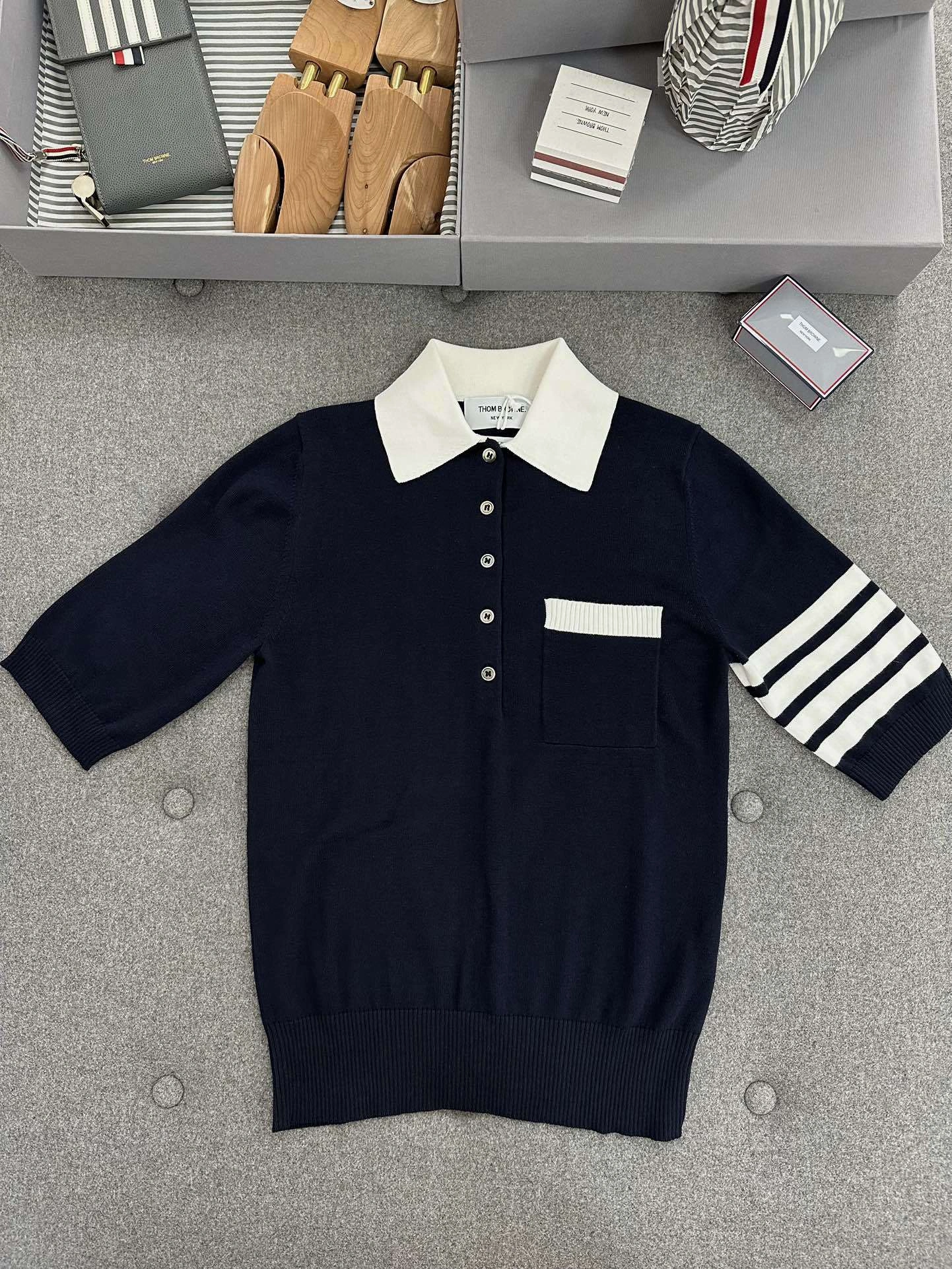victoria- 2row95 polo 🎀 item:C-F801G2043