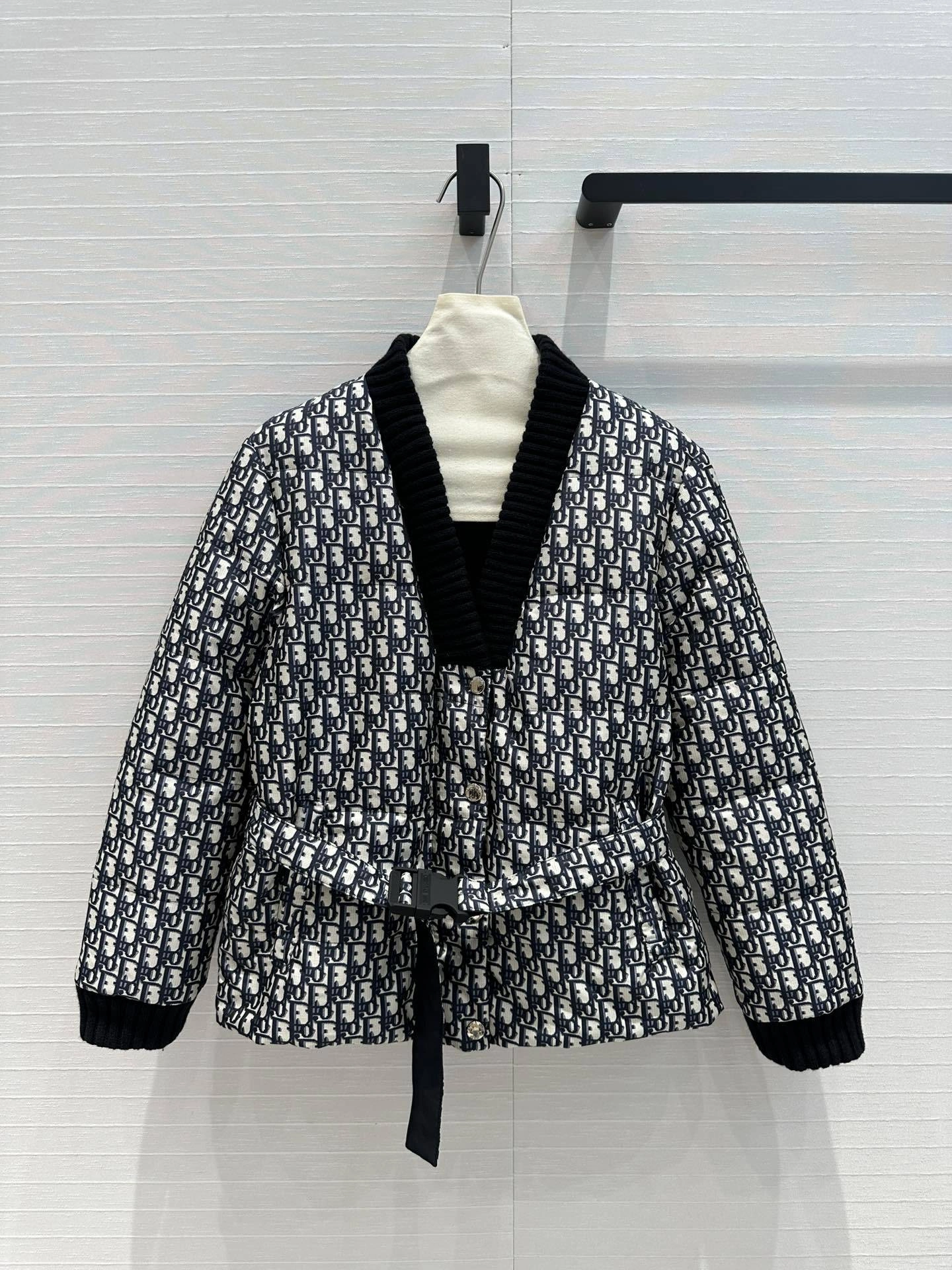 victoria- 4ior reversible down jacket item:D-F061I0210