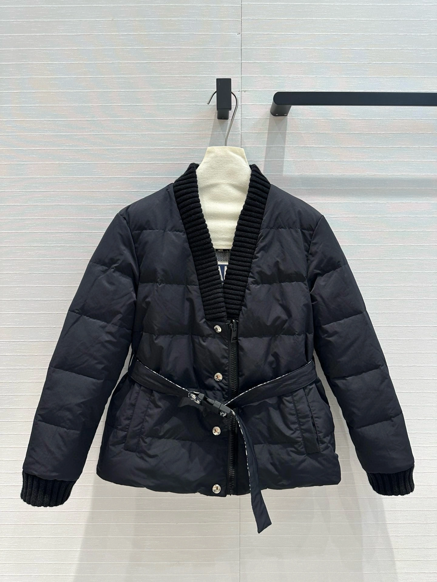 victoria- 4ior reversible down jacket item:D-F061I0210