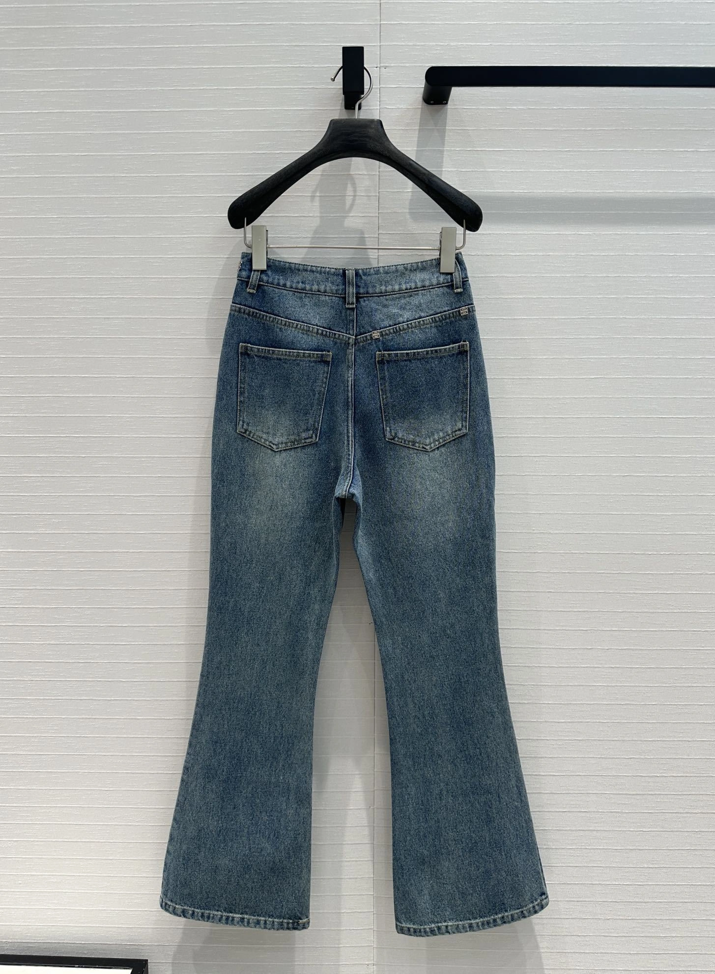 victoria- 6iv593hy item:D-F061I0628