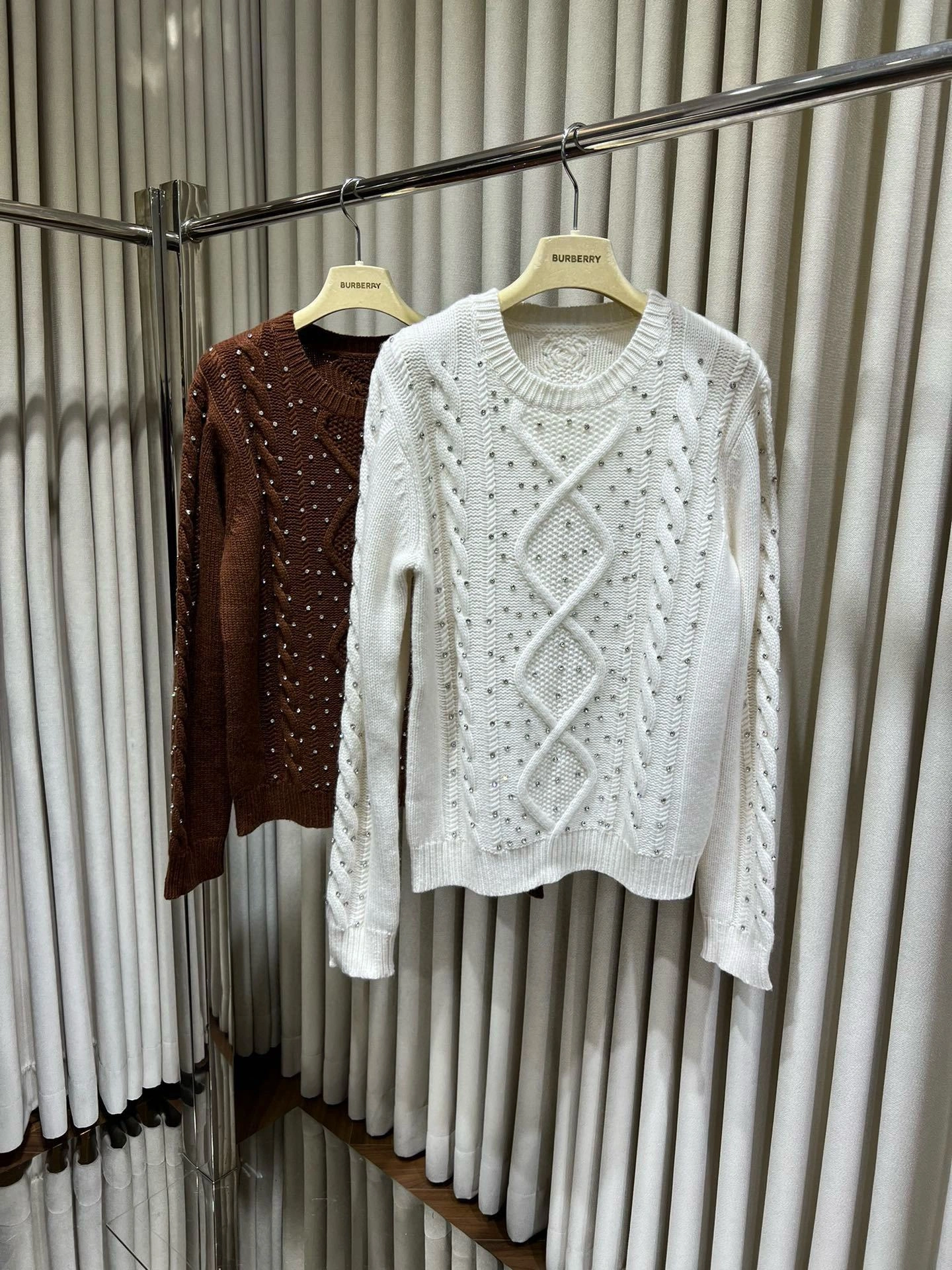 victoria- 71x71r1 cashmere 2Colour item:D-F140J2136-2
