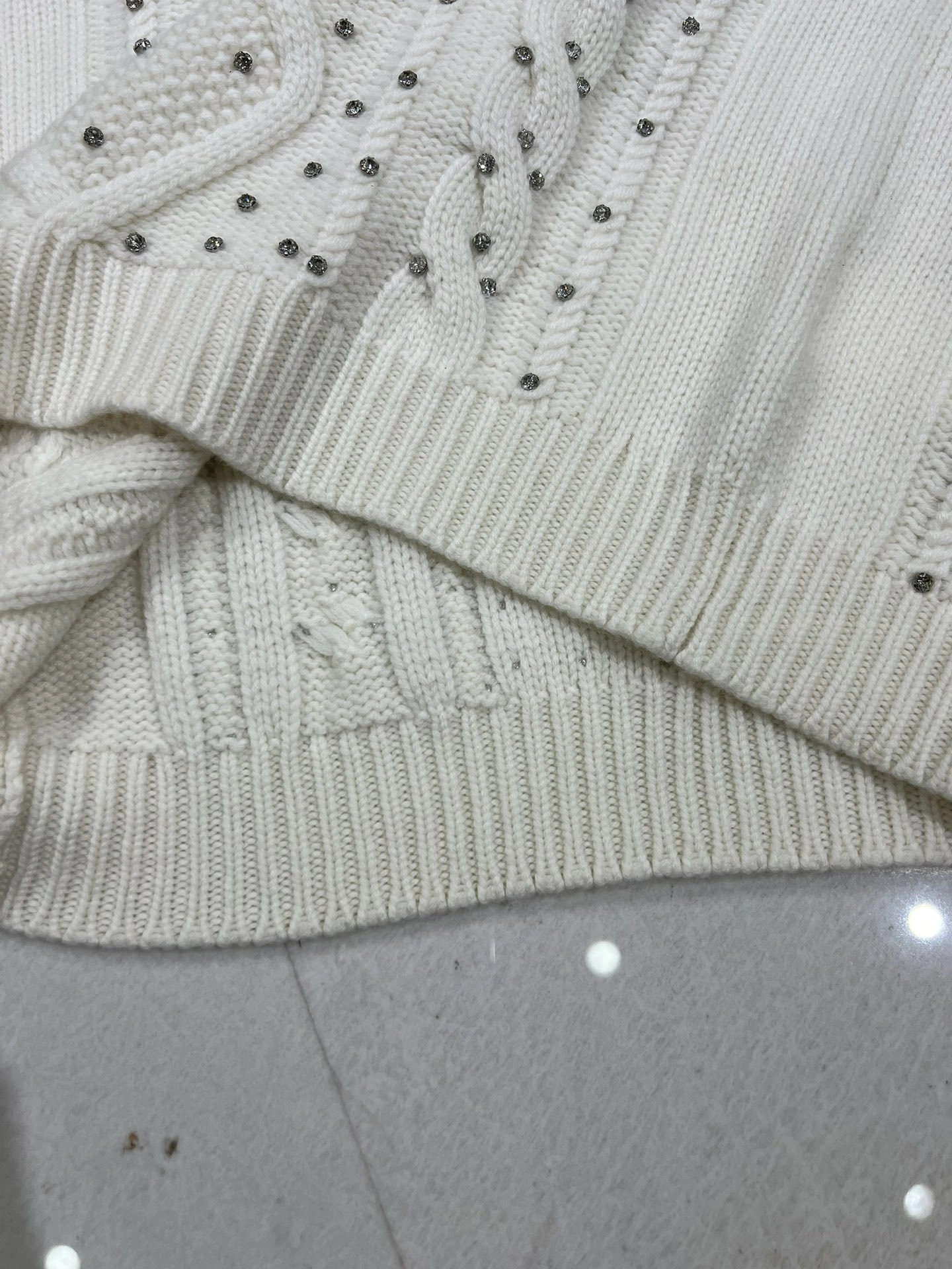 victoria- 71x71r1 cashmere 2Colour item:D-F140J2136-2