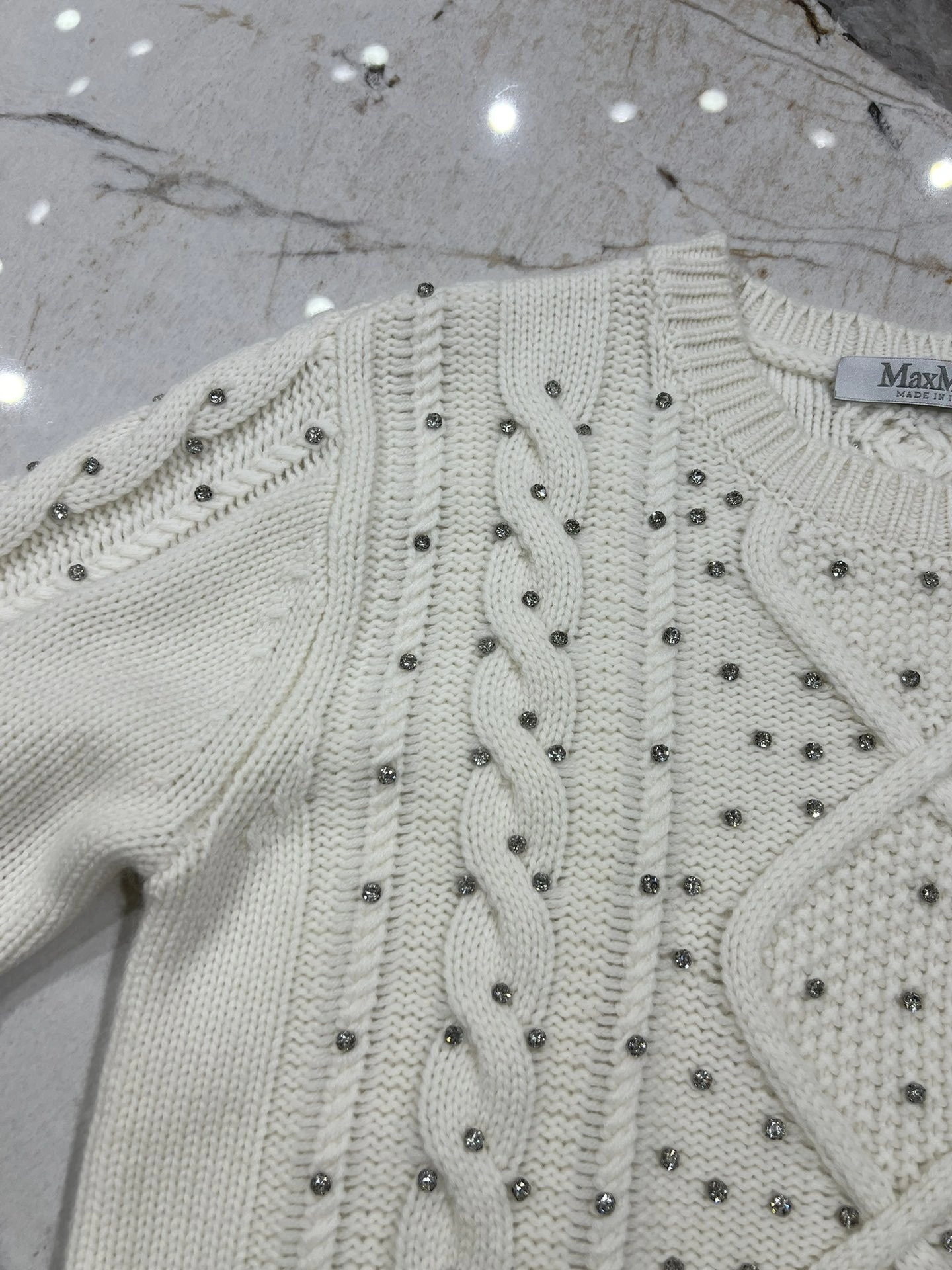 victoria- 71x71r1 cashmere 2Colour item:D-F140J2136-2