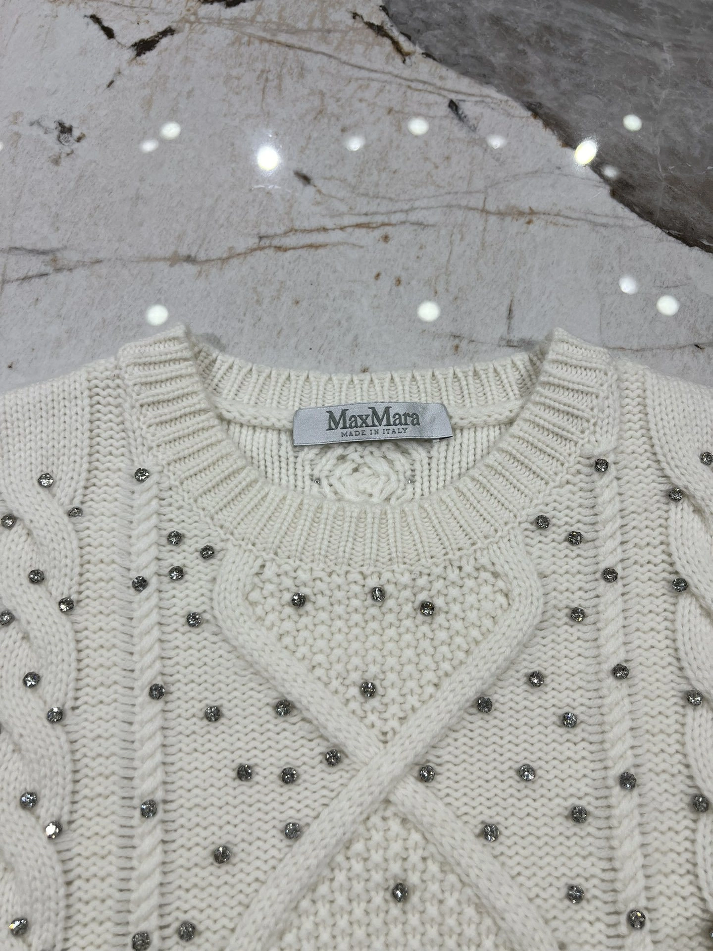 victoria- 71x71r1 cashmere 2Colour item:D-F140J2136-2
