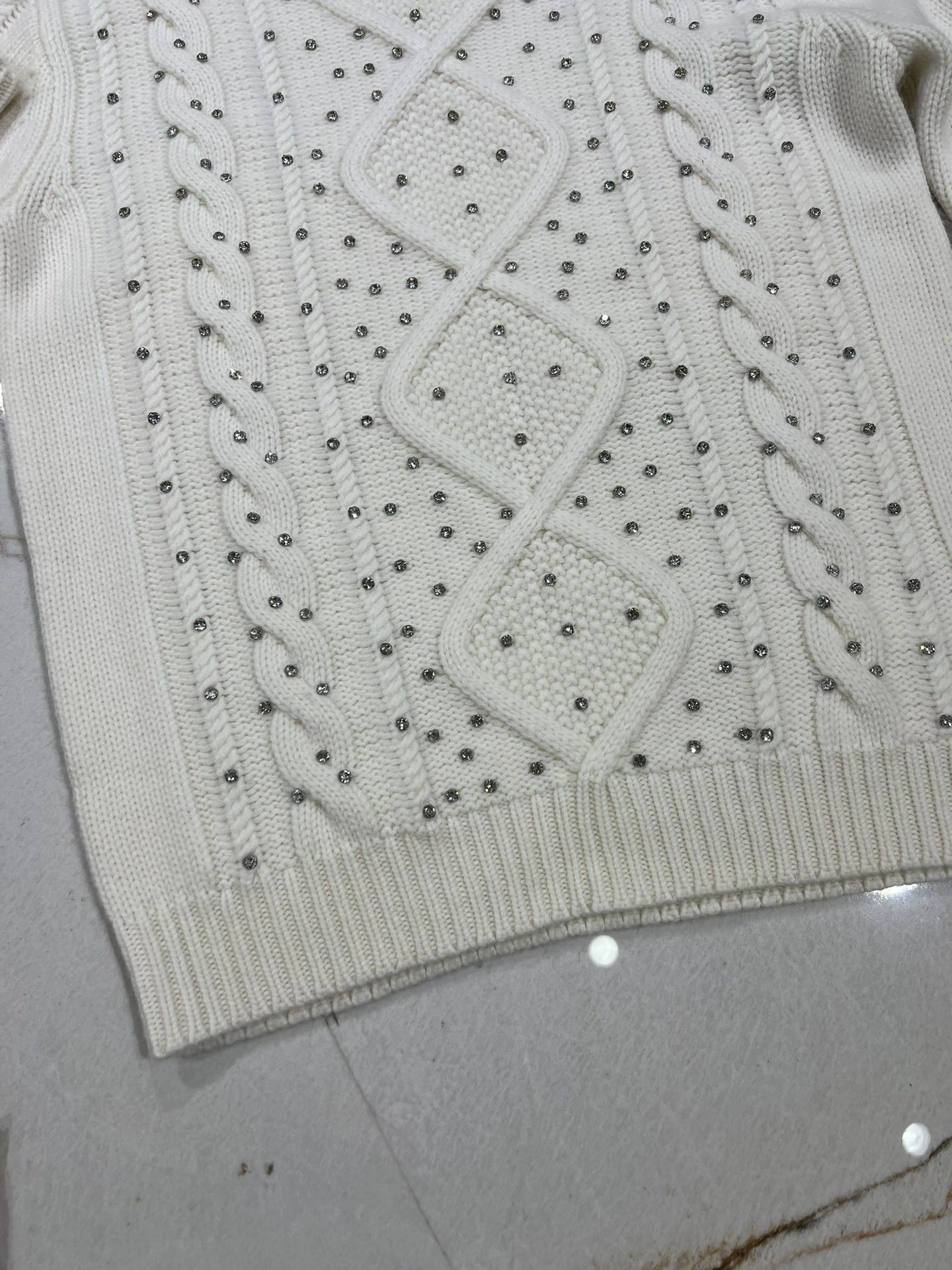 victoria- 71x71r1 cashmere 2Colour item:D-F140J2136-2