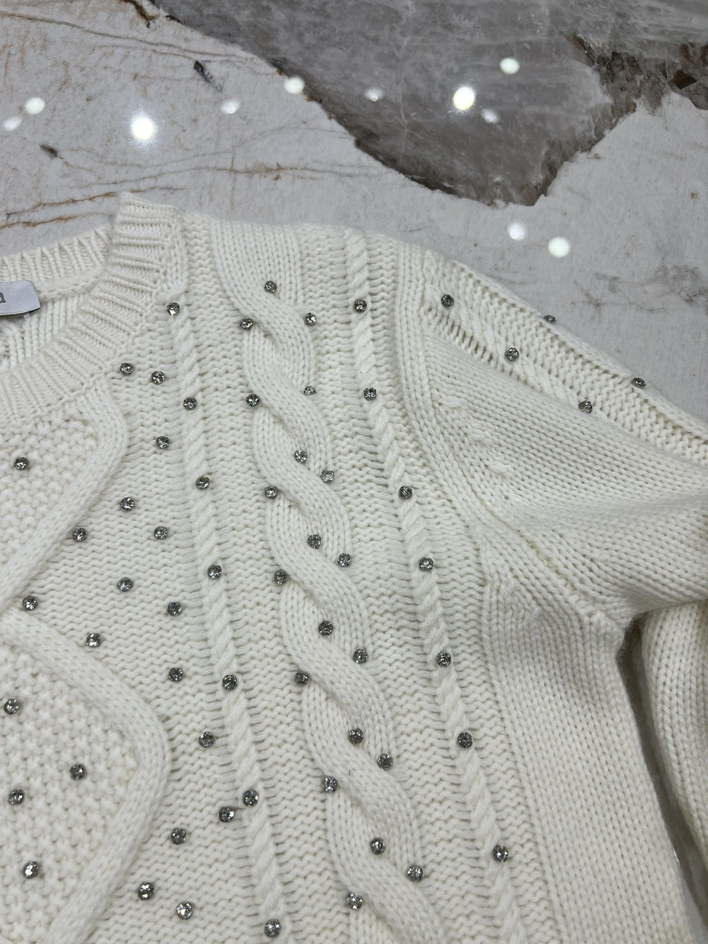 victoria- 71x71r1 cashmere 2Colour item:D-F140J2136-2