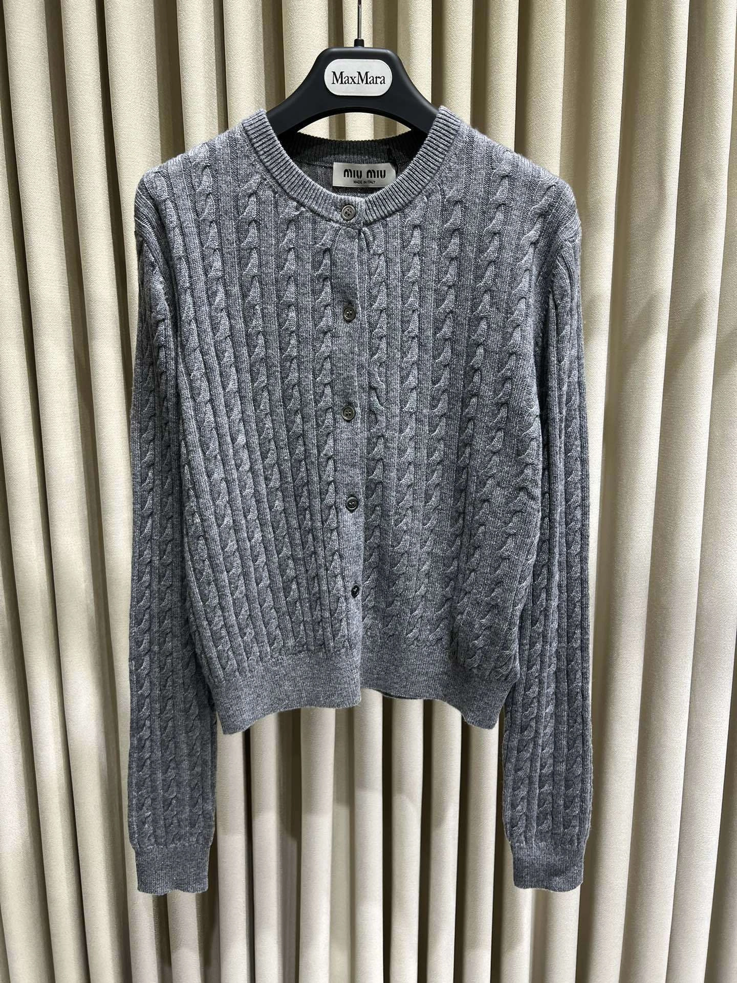 victoria- 7iu7iu cashmere item:D-F140G2405