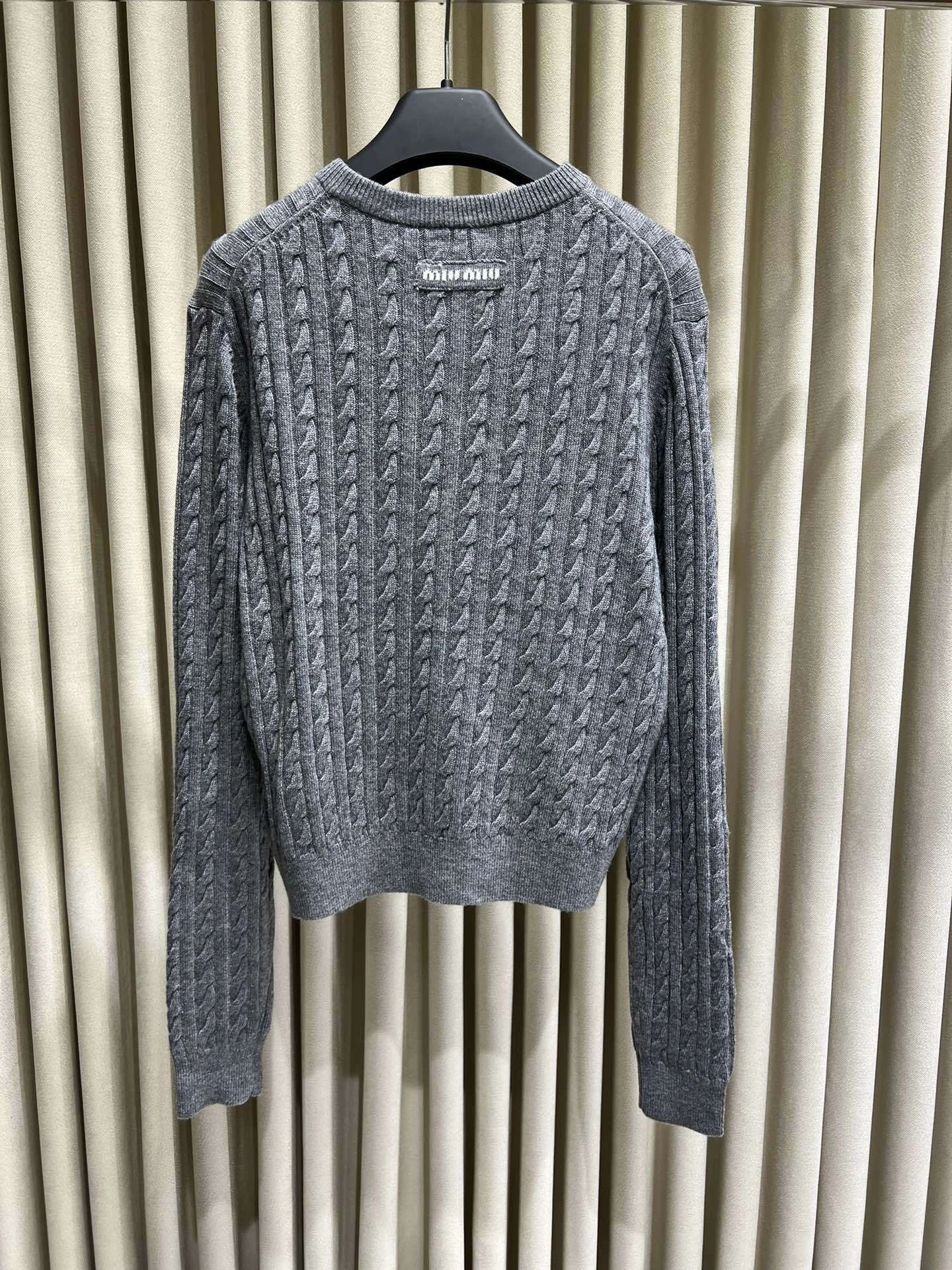 victoria- 7iu7iu cashmere item:D-F140G2405