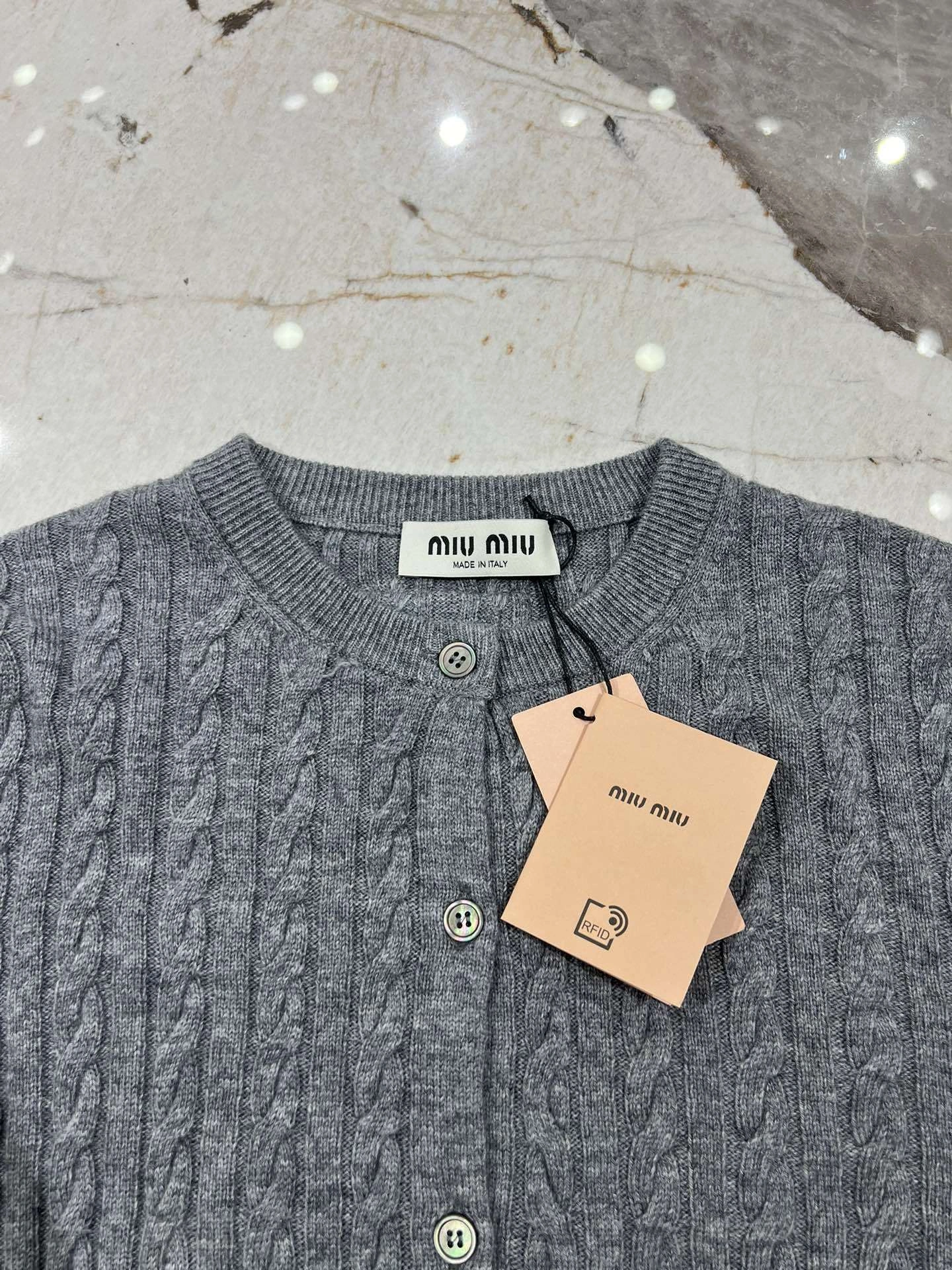 victoria- 7iu7iu cashmere item:D-F140G2405