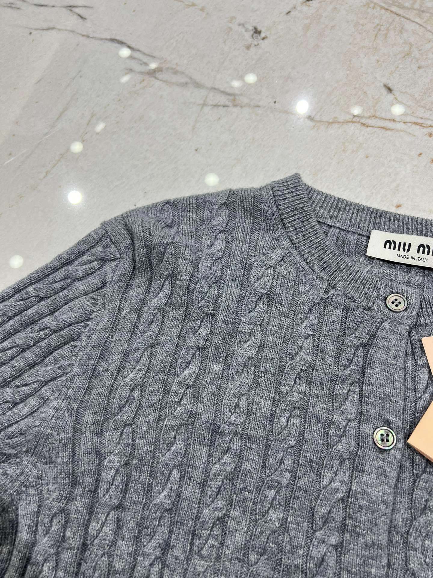 victoria- 7iu7iu cashmere item:D-F140G2405