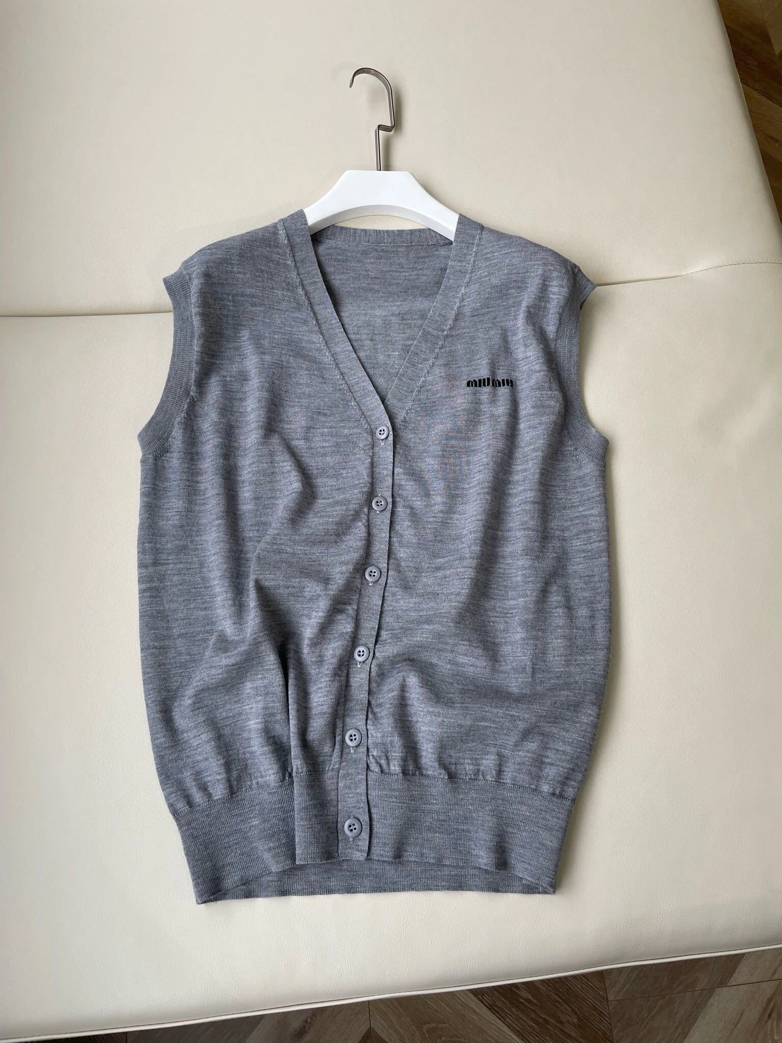victoria- 7iu7iu wool 2Colour item:D-F244G2804-2