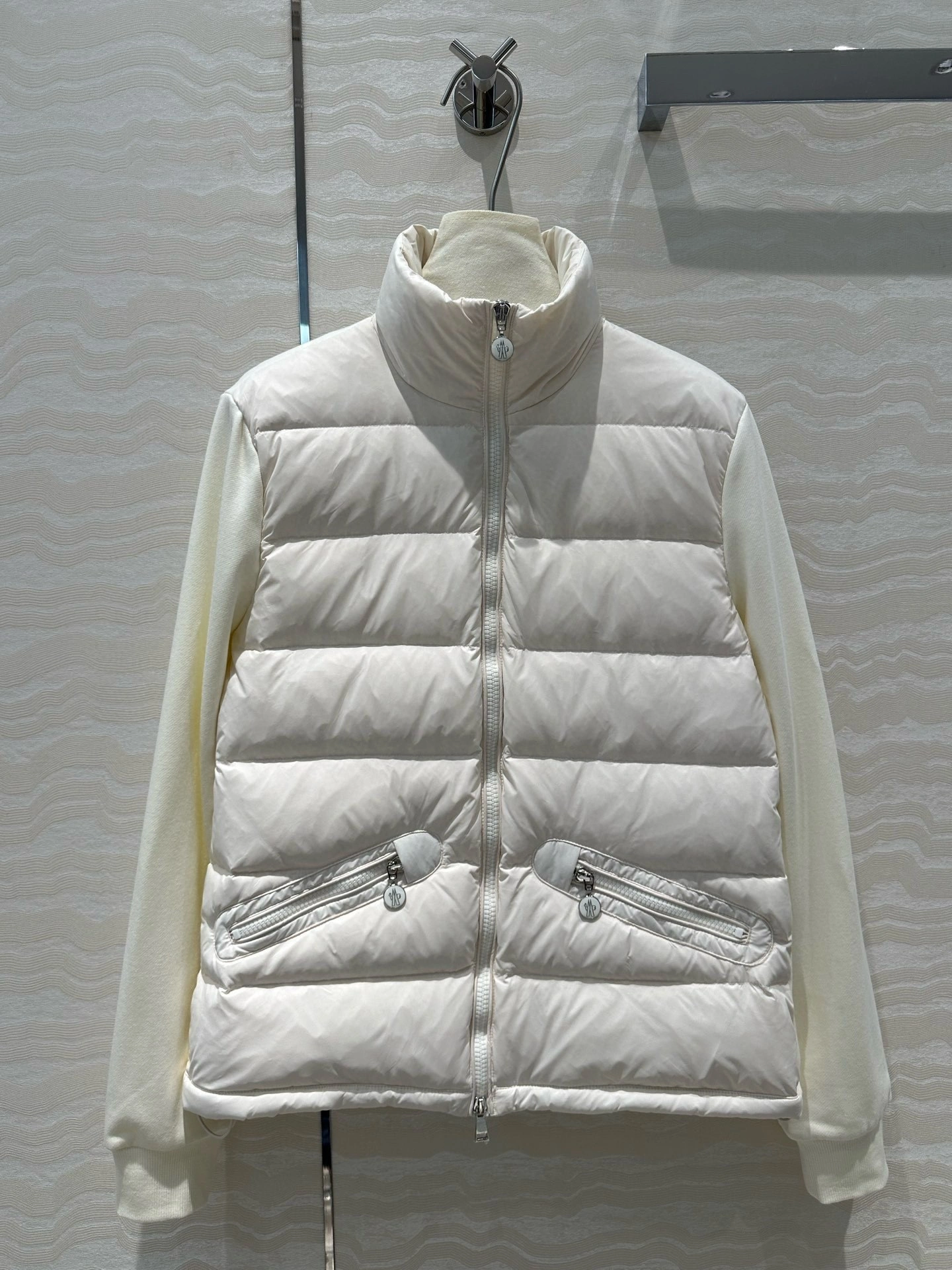 victoria- 7o9385r 2Colour item:D-F061H1537-2
