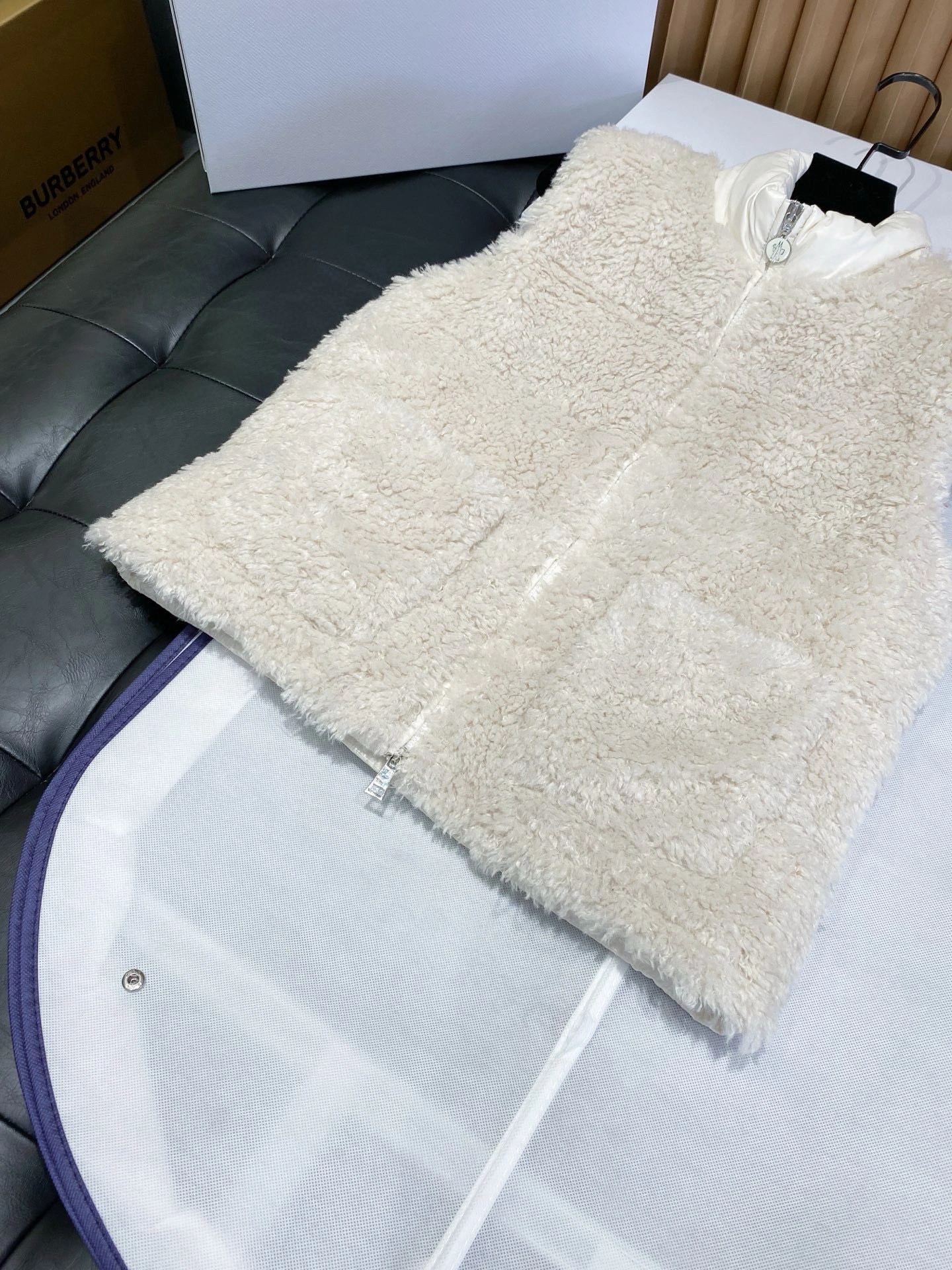 victoria- 7o9385r 3Colour item:E-F020H2528-3