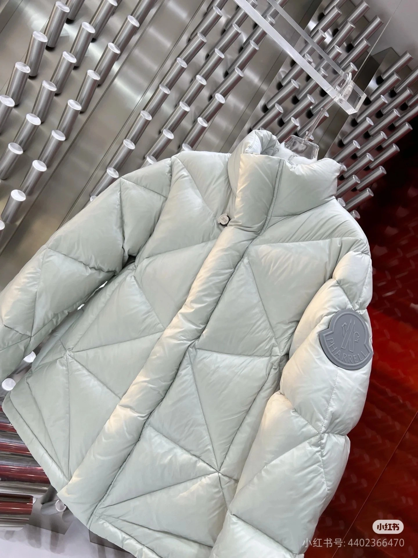 victoria- 7o9385r Pharrell Williams down jacket 2Colour item:D-F431J1330-2