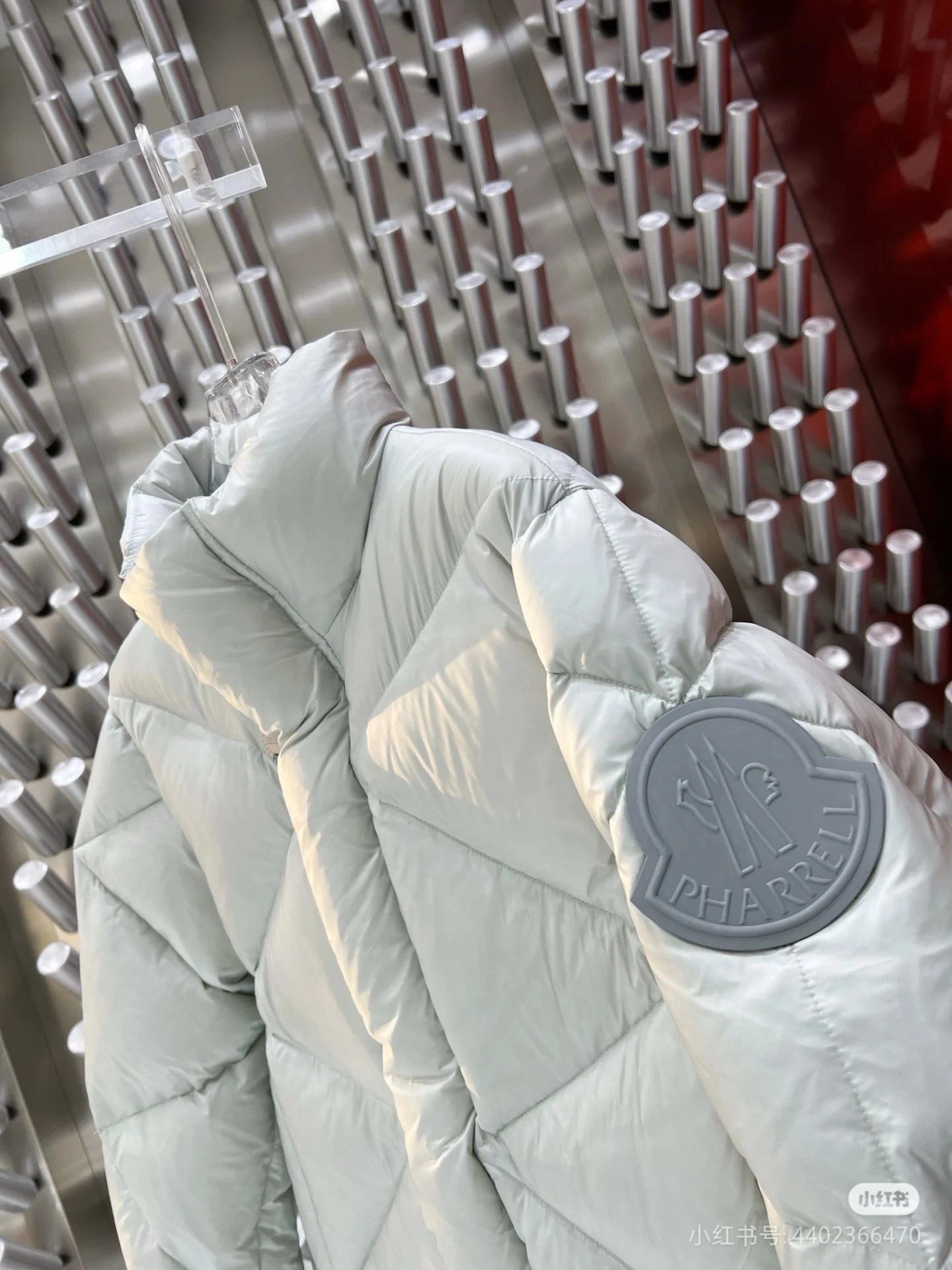 victoria- 7o9385r Pharrell Williams down jacket 2Colour item:D-F431J1330-2