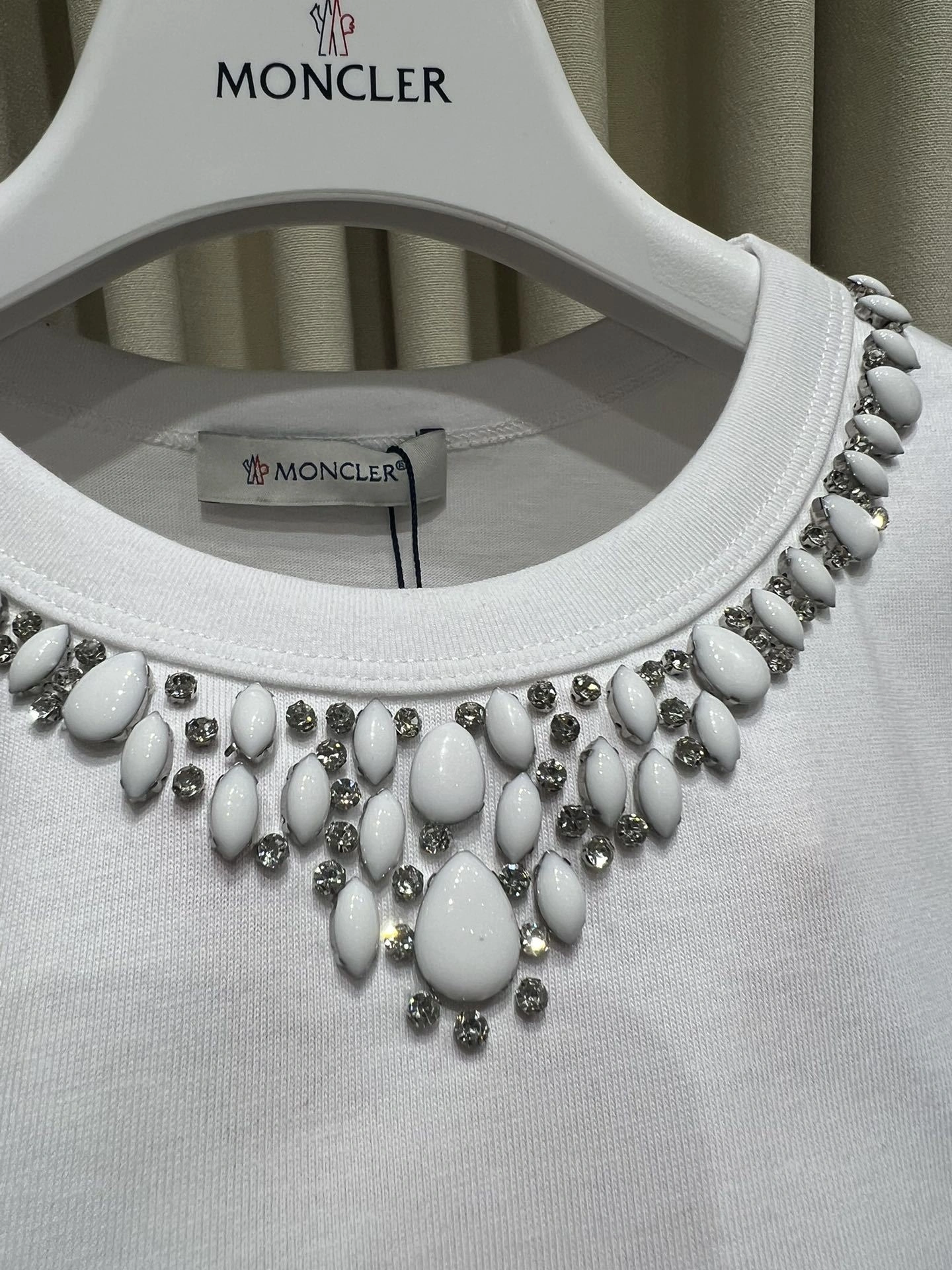 victoria- 7o9385r item:D-F140G2440