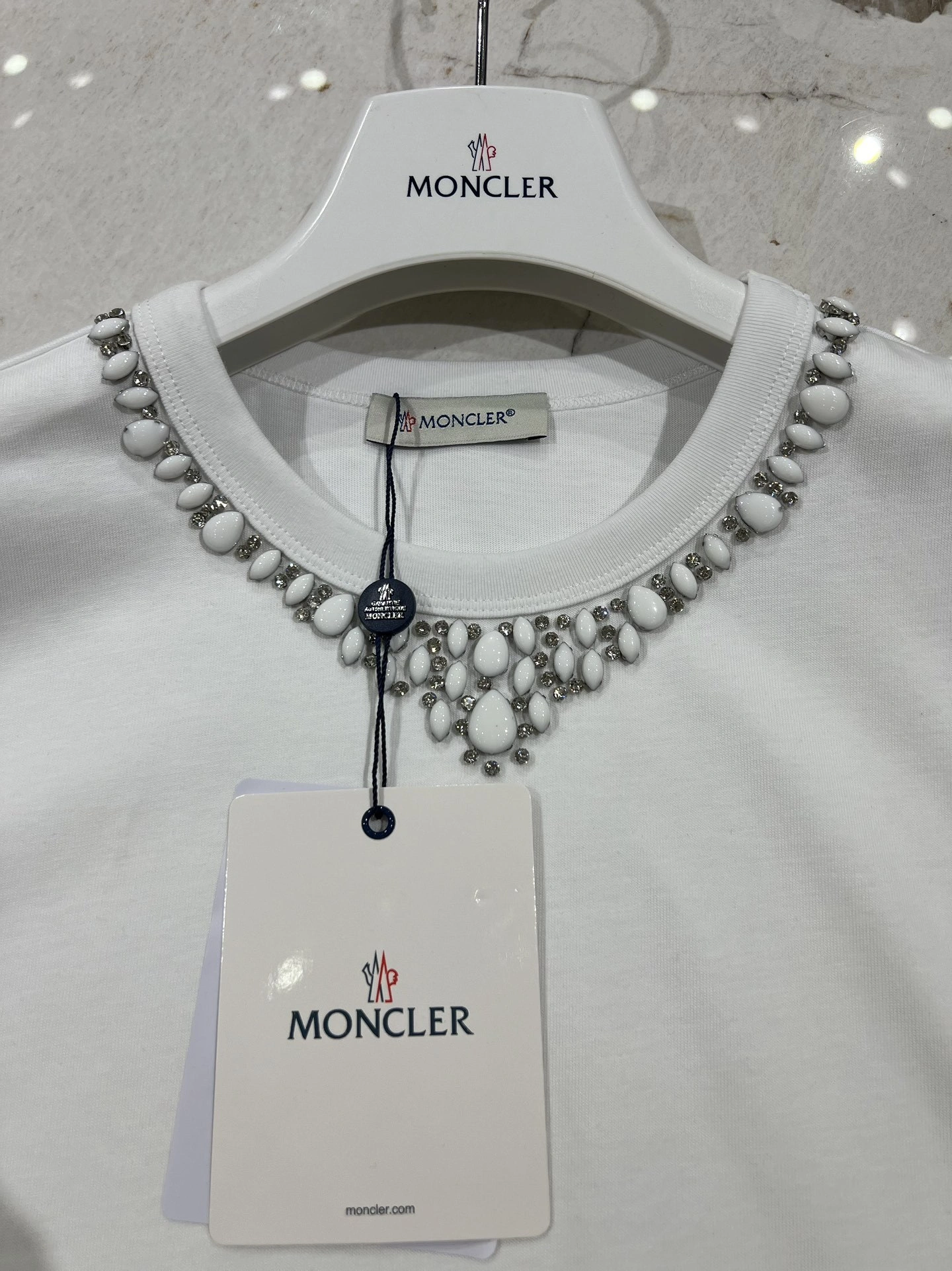 victoria- 7o9385r item:D-F140G2440