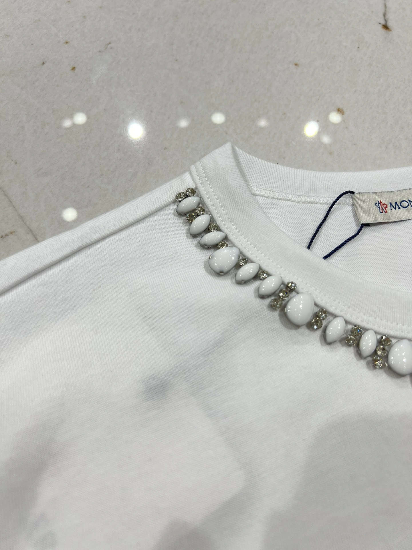 victoria- 7o9385r item:D-F140G2440