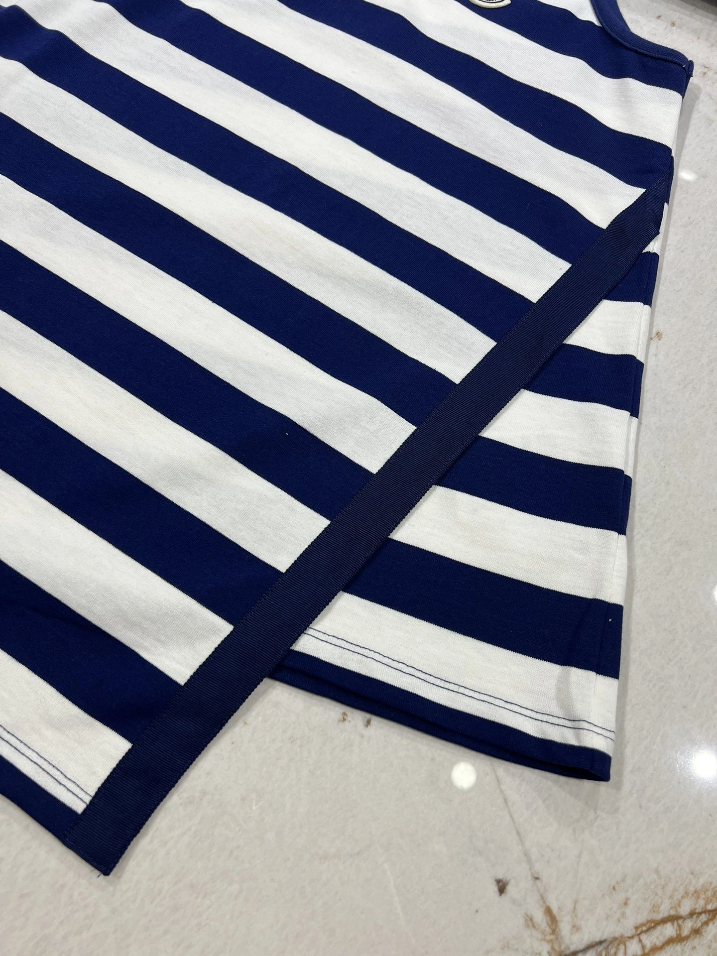 victoria- 7o9385r item:D-F140G2443