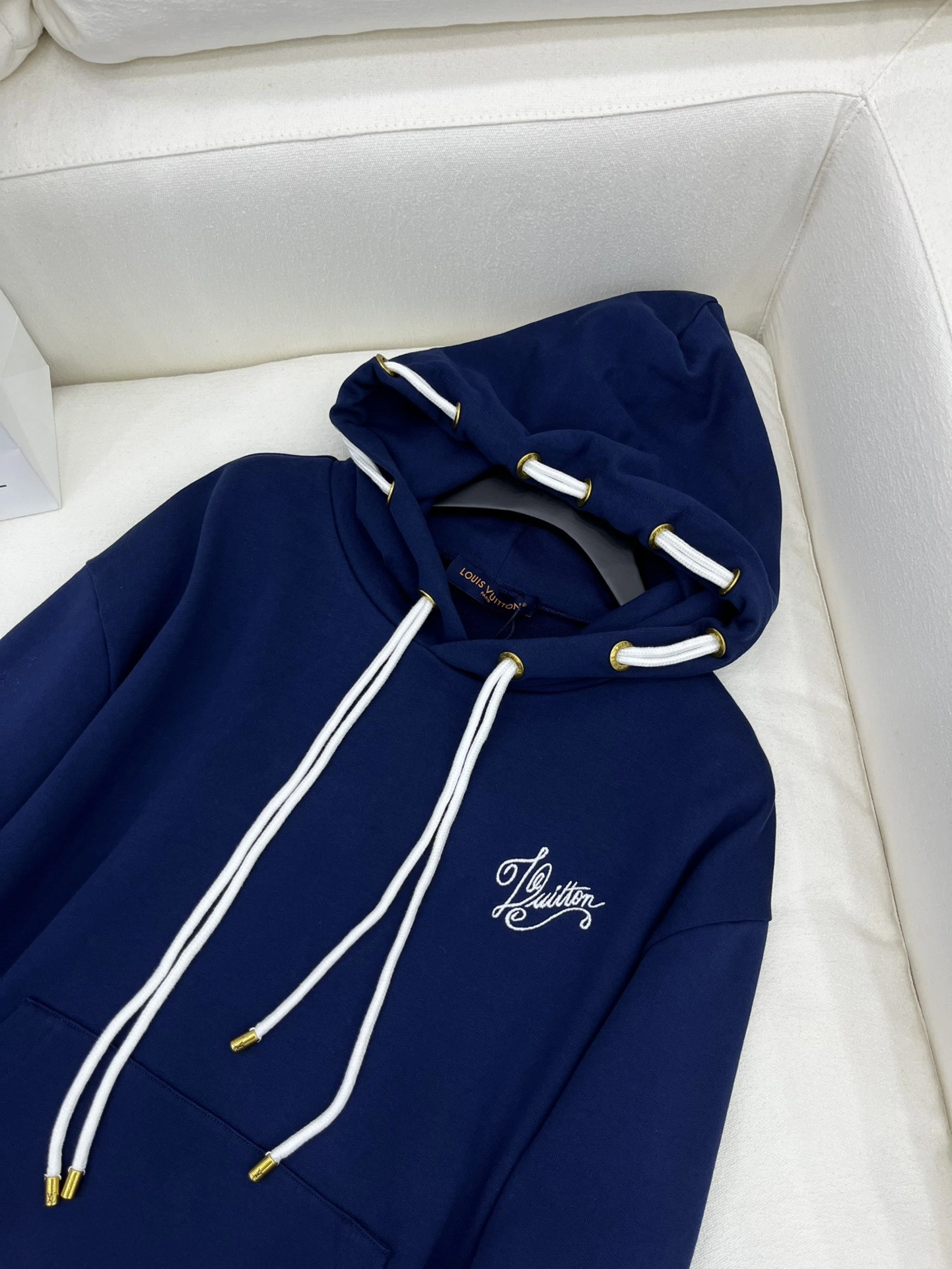 victoria- 8V embroidery oversized item:D-F244G2810