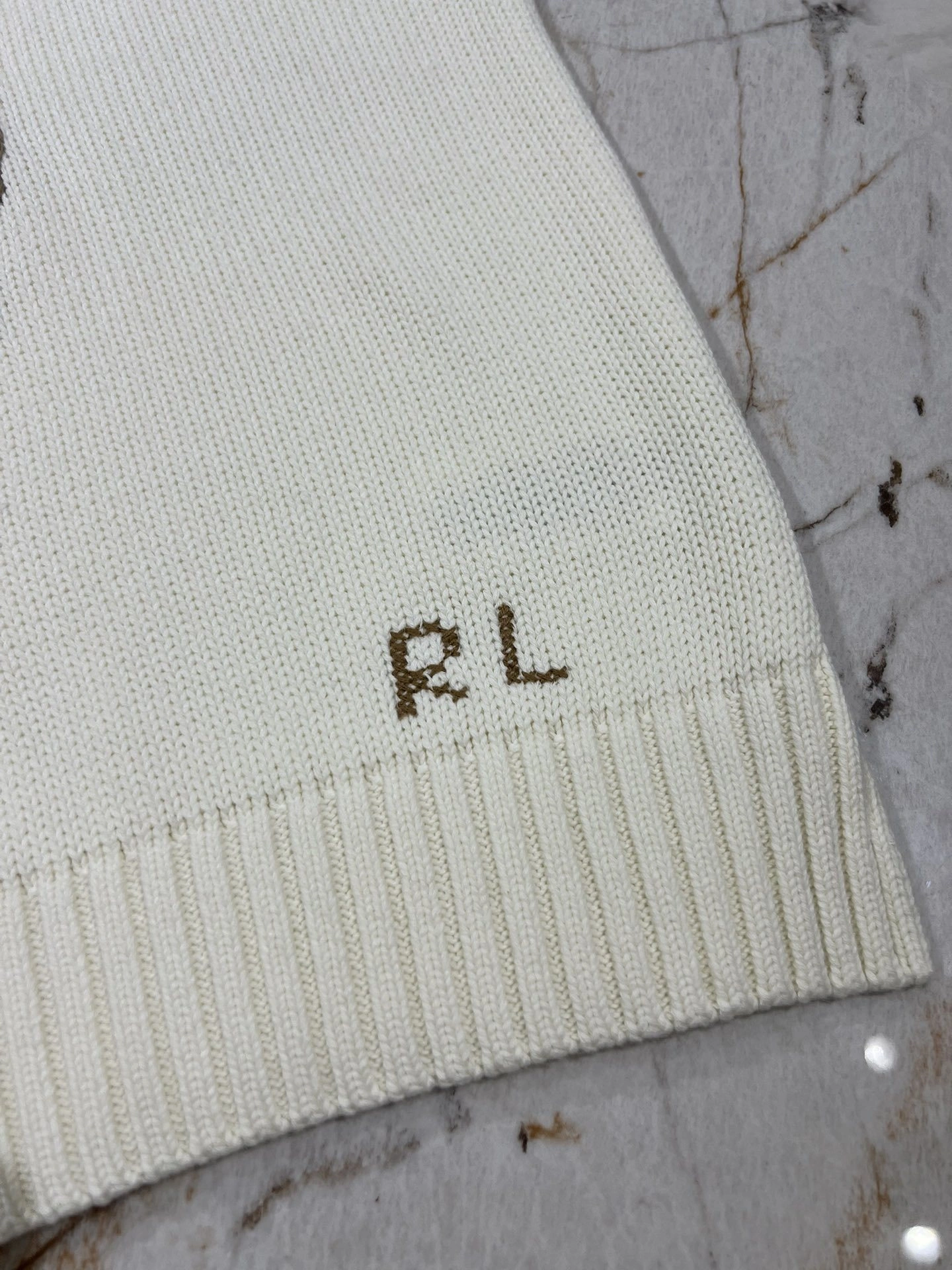 &victoria- R18ph item:D-F140G2452