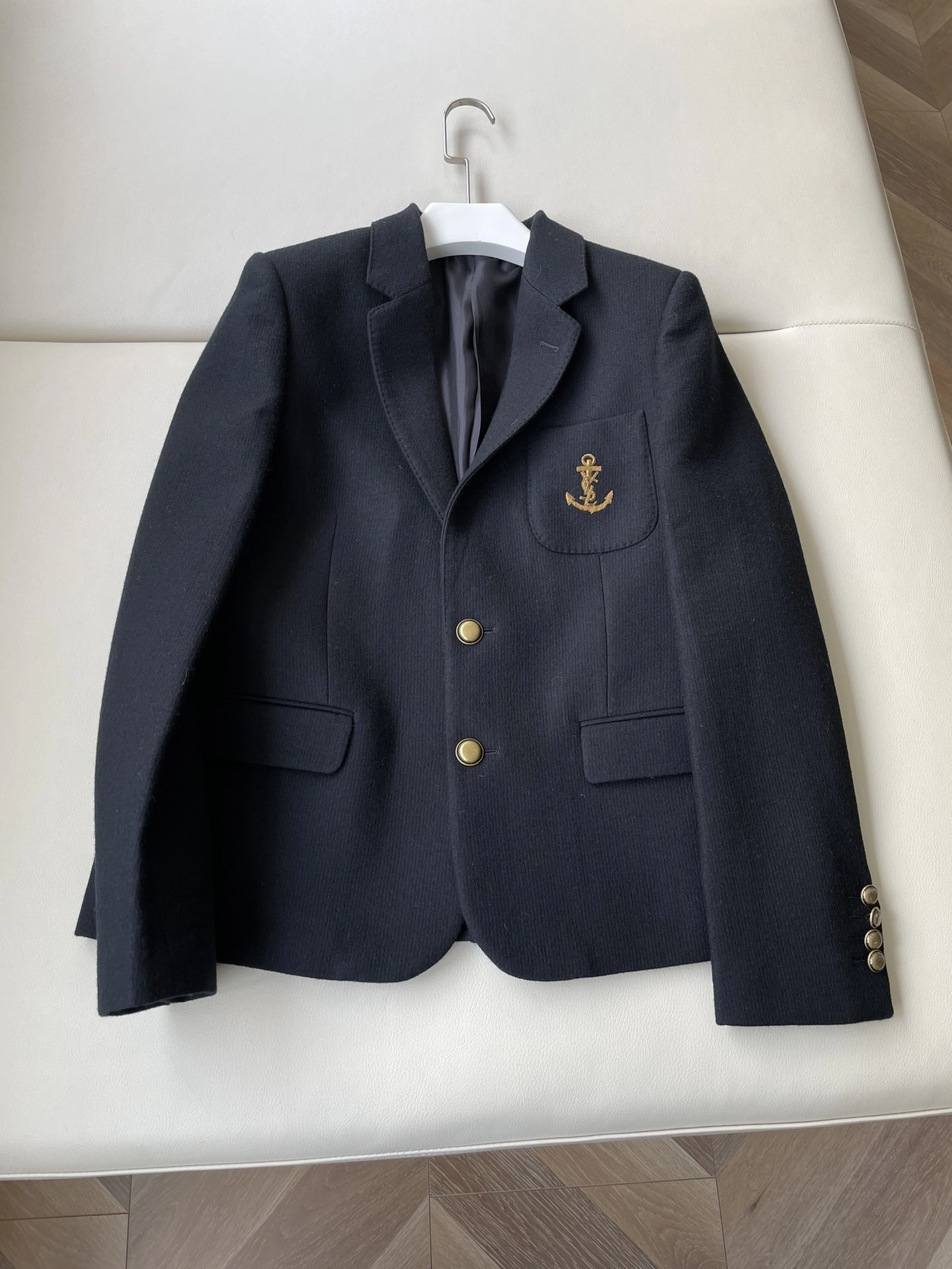 victoria- Yv5s 100% wool item:D-F244K1712