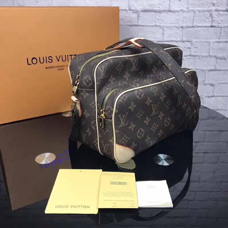 LV Bags 1906BL0040