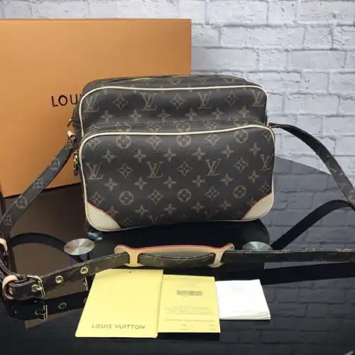 FASH LOUIS VUITTON Bags 1906BL0040