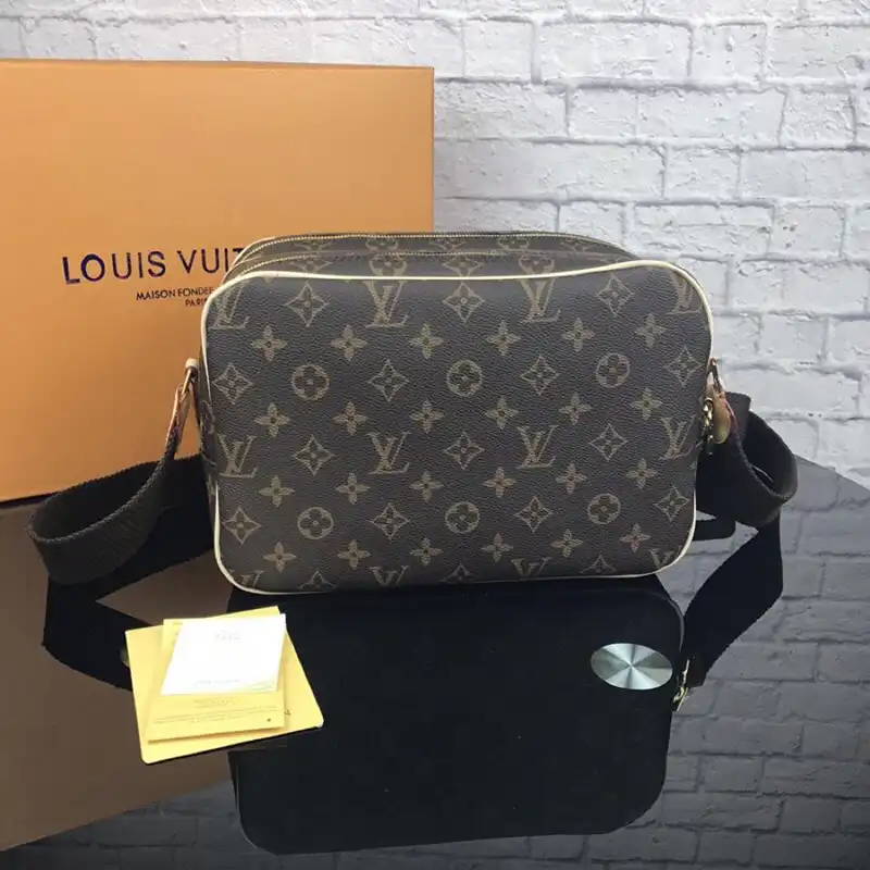 LV Bags 1906BL0041