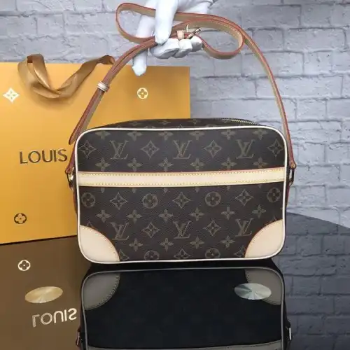 LV Bags 1906BL0042