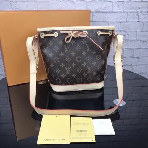 LV Bags 1906BL0144